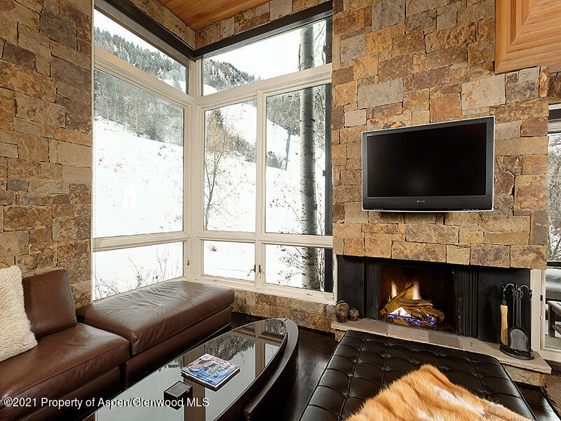 800 S Monarch Street #4