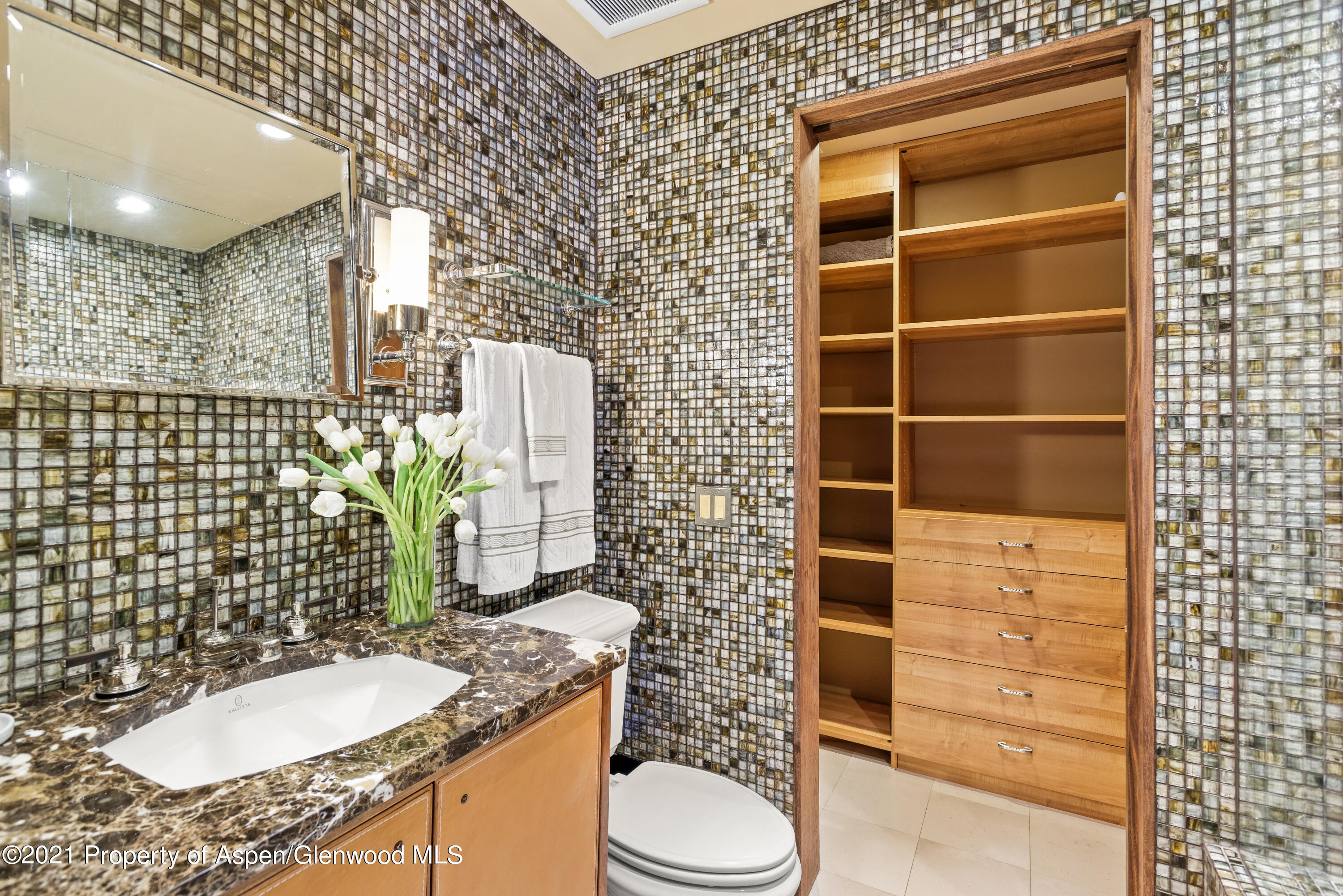 800 S Monarch Street #4