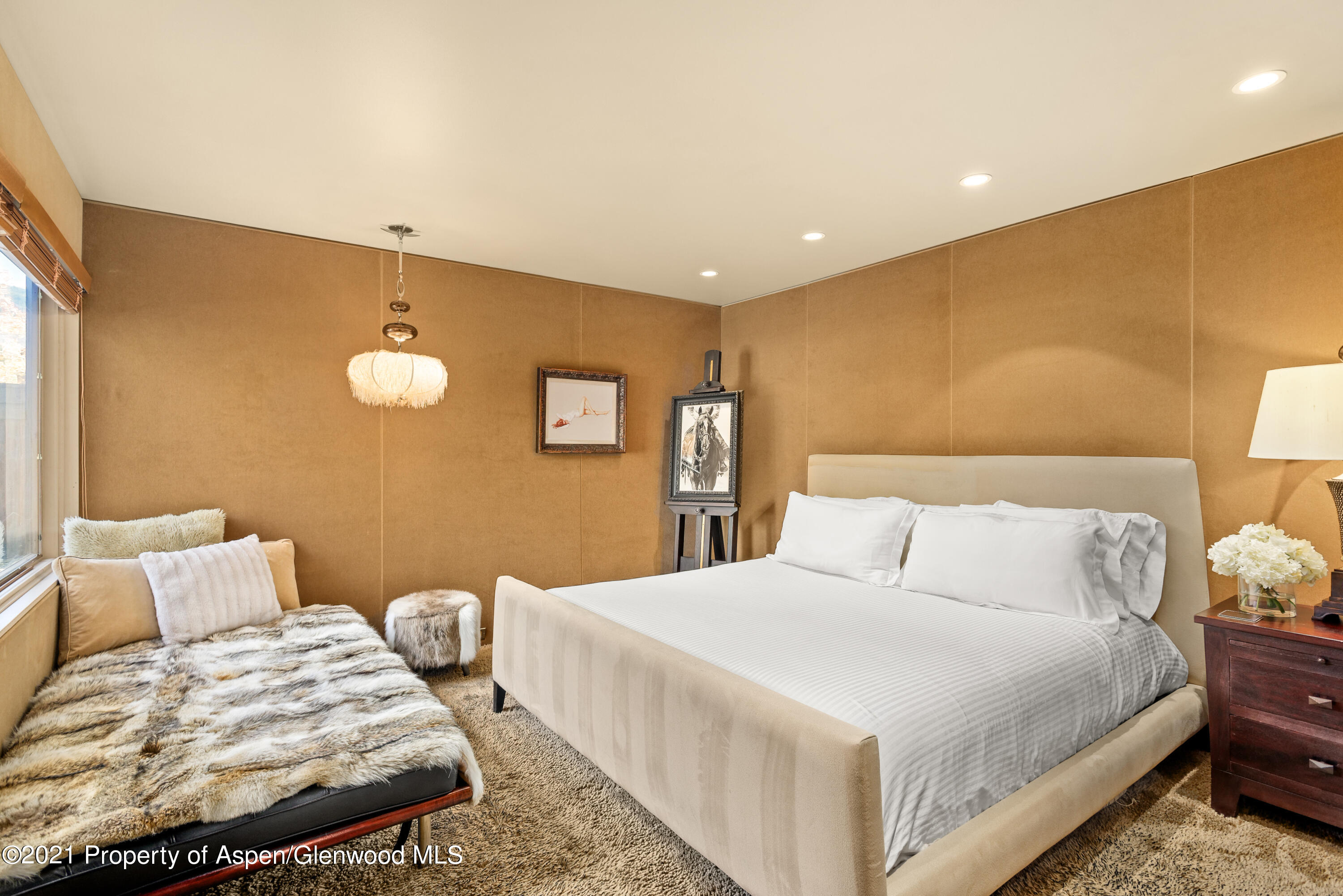 800 S Monarch Street #4