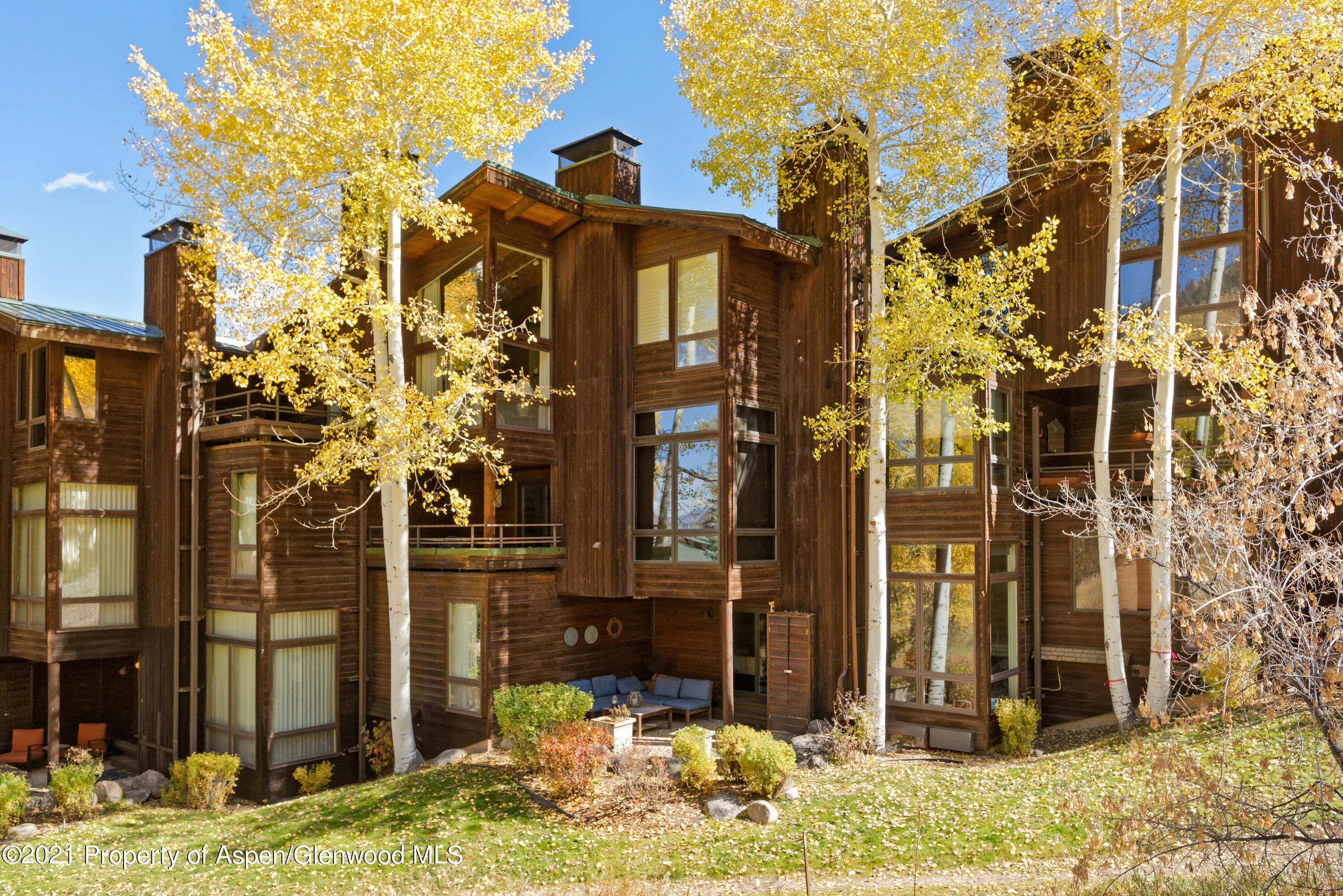 800 S Monarch Street #4