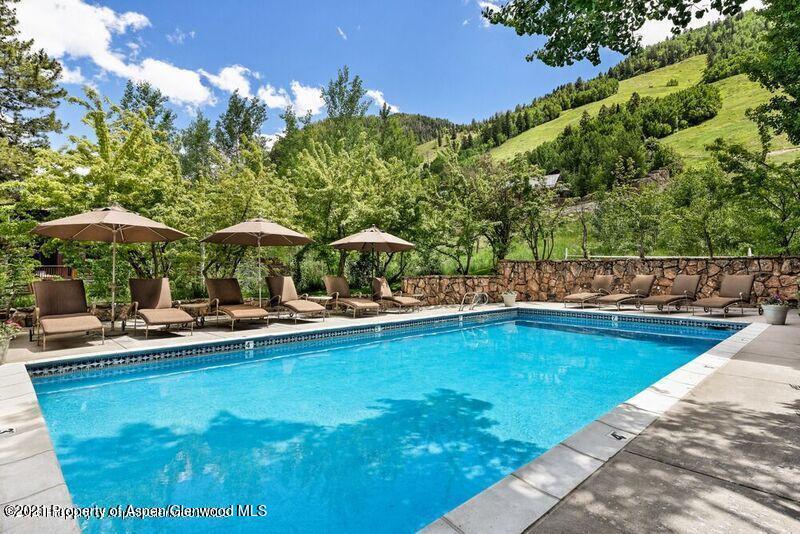 800 S Monarch Street #4