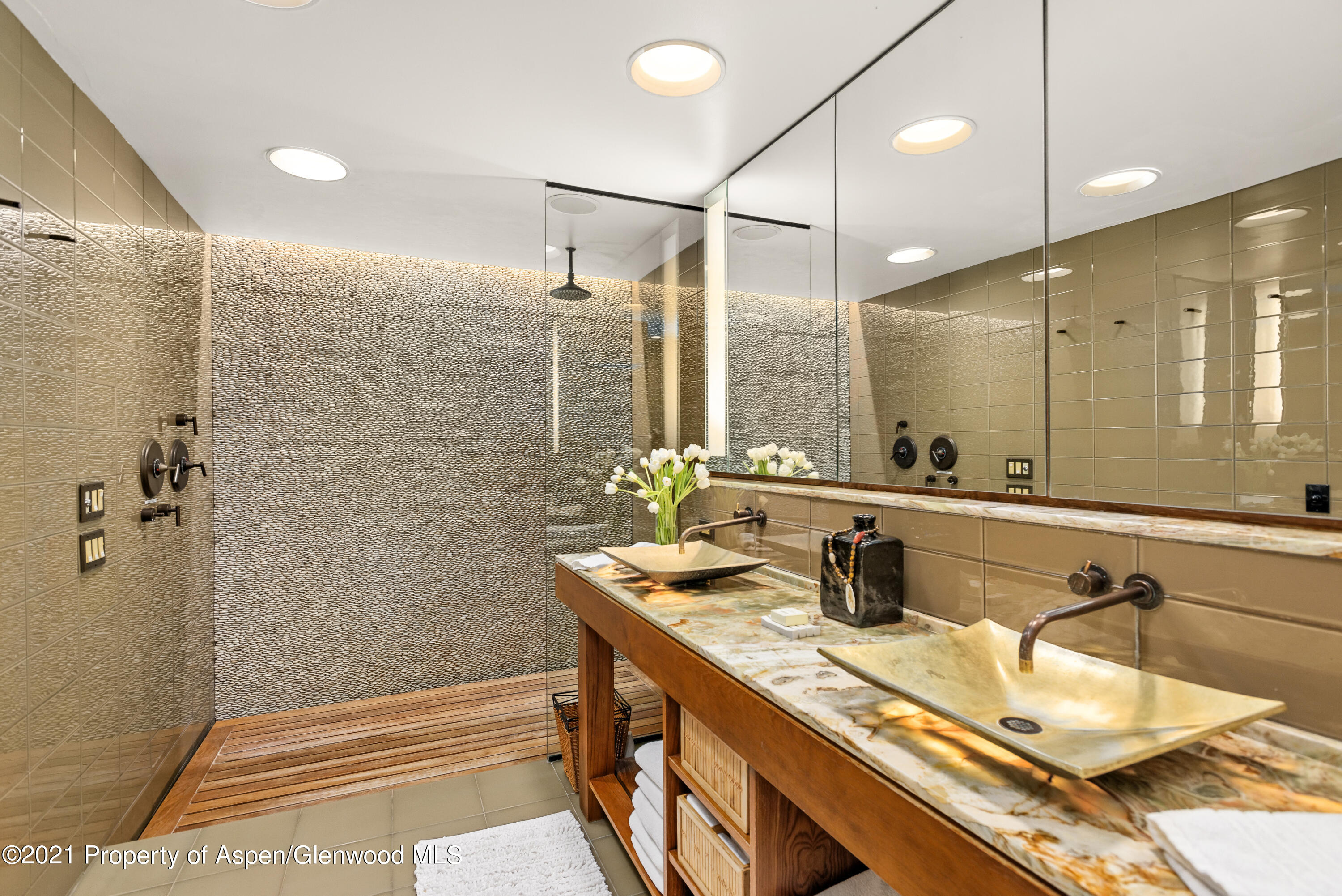 800 S Monarch Street #4