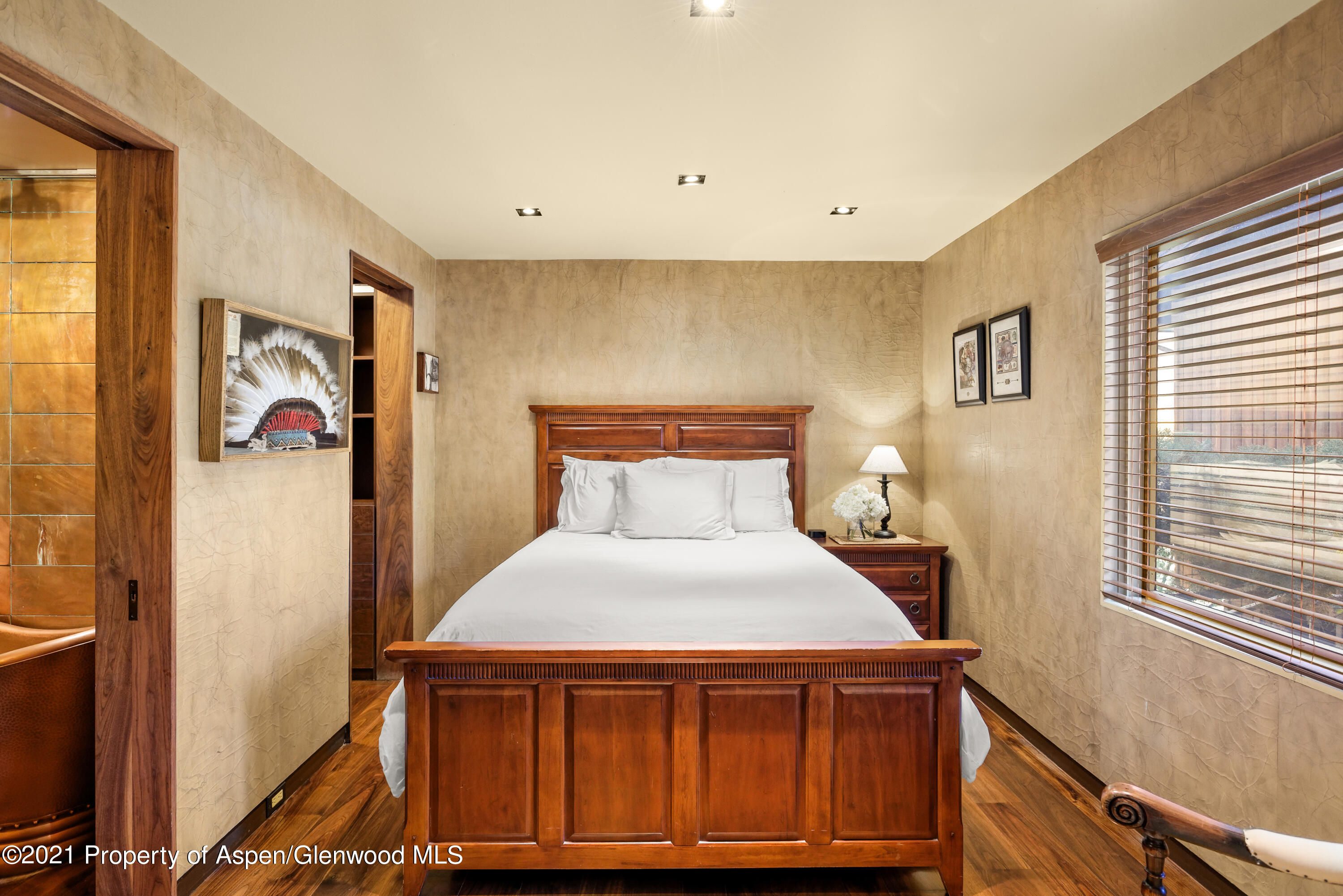 800 S Monarch Street #4