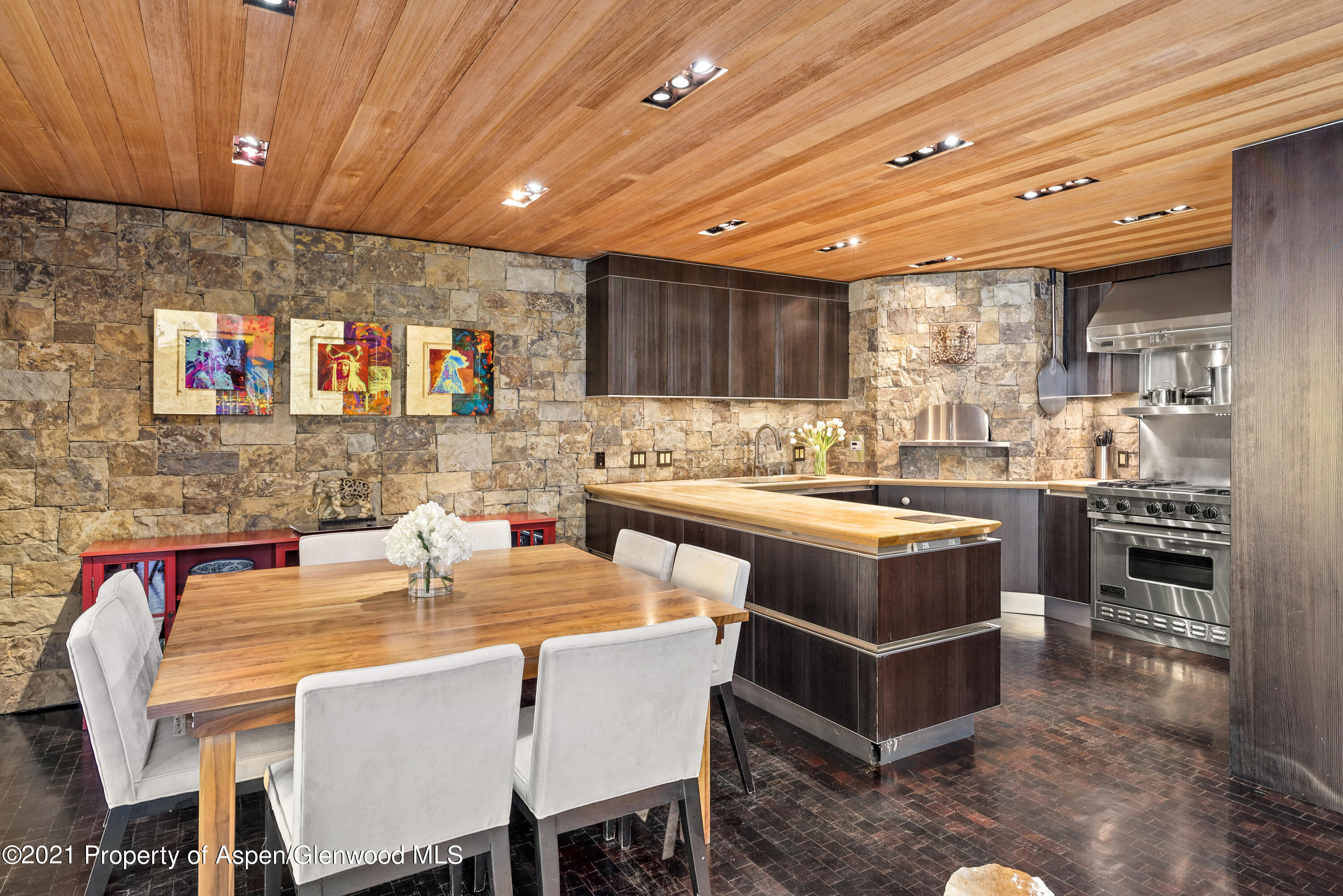 800 S Monarch Street #4