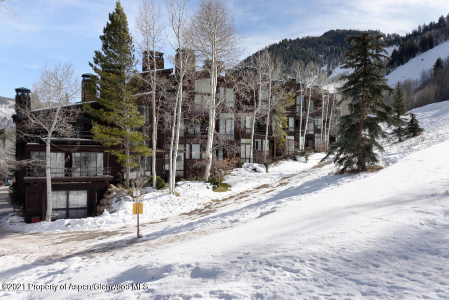 800 S Monarch Street #4