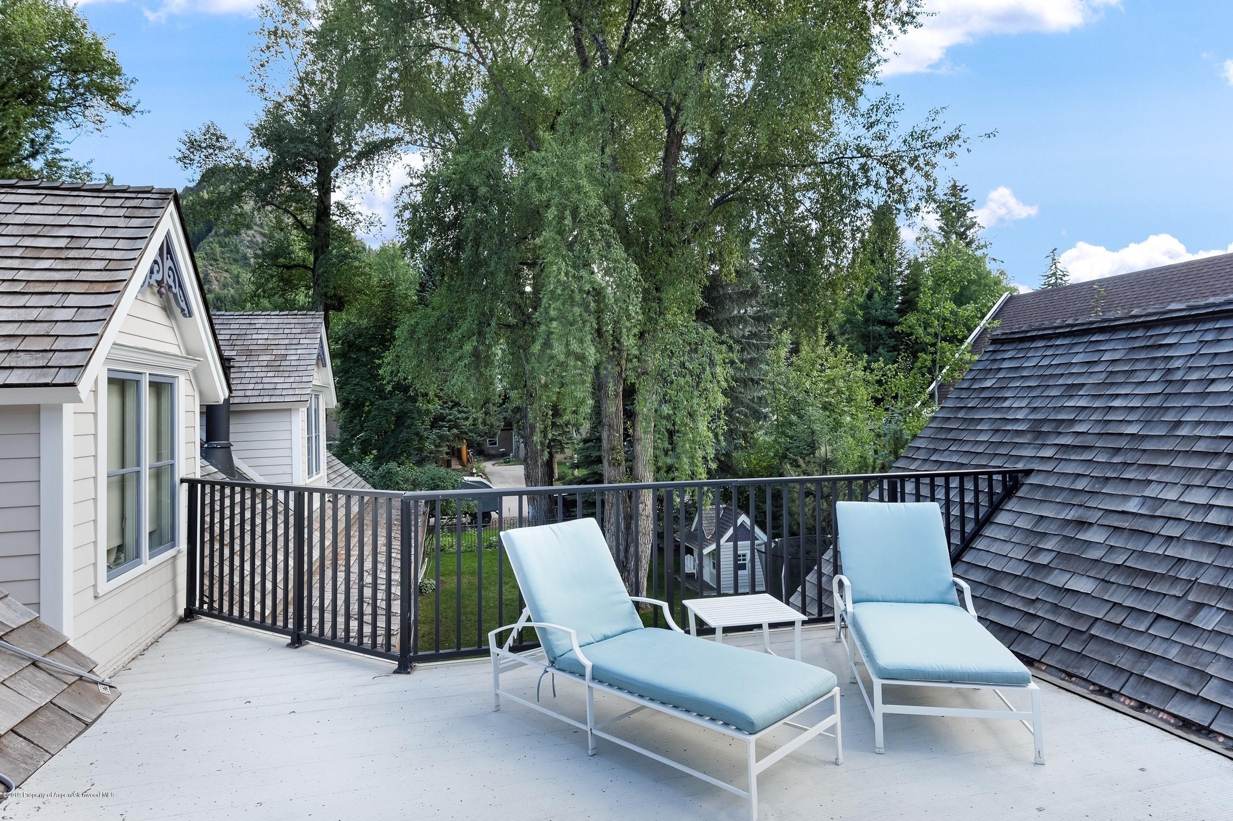 716 W Francis Street