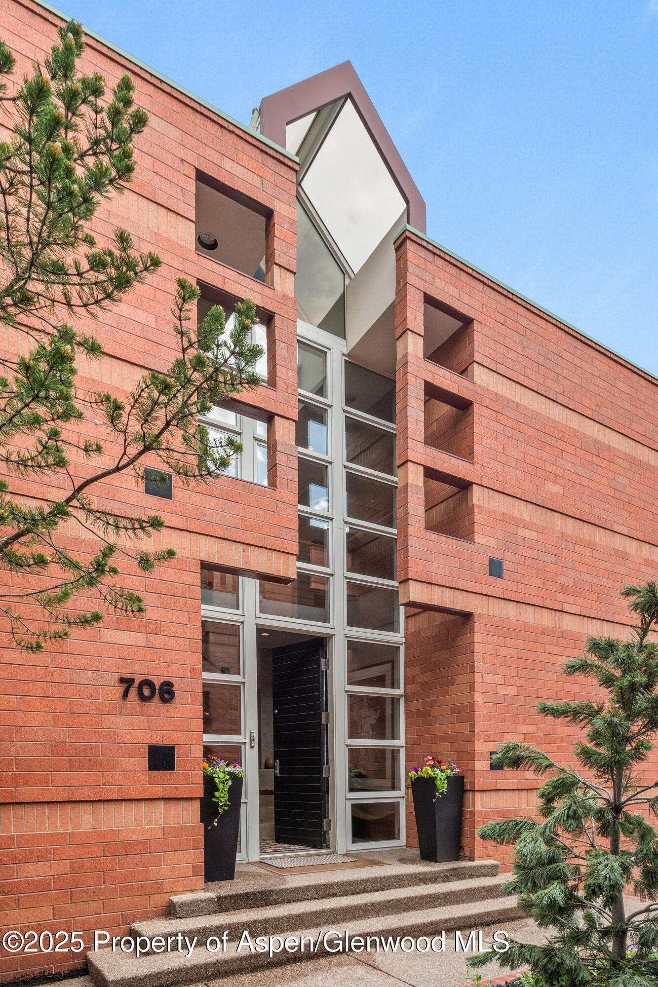 706 E Hyman Avenue 706