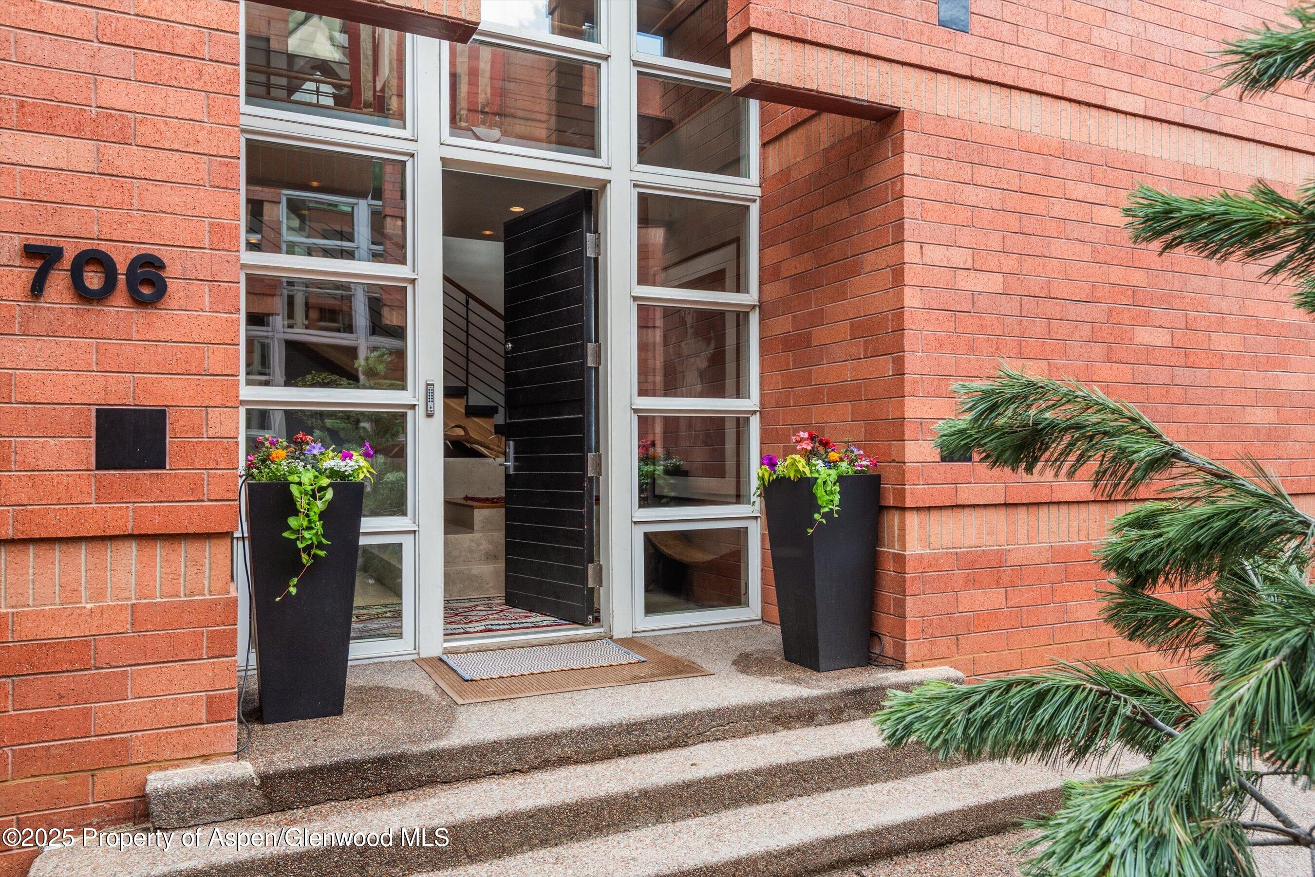 706 E Hyman Avenue 706