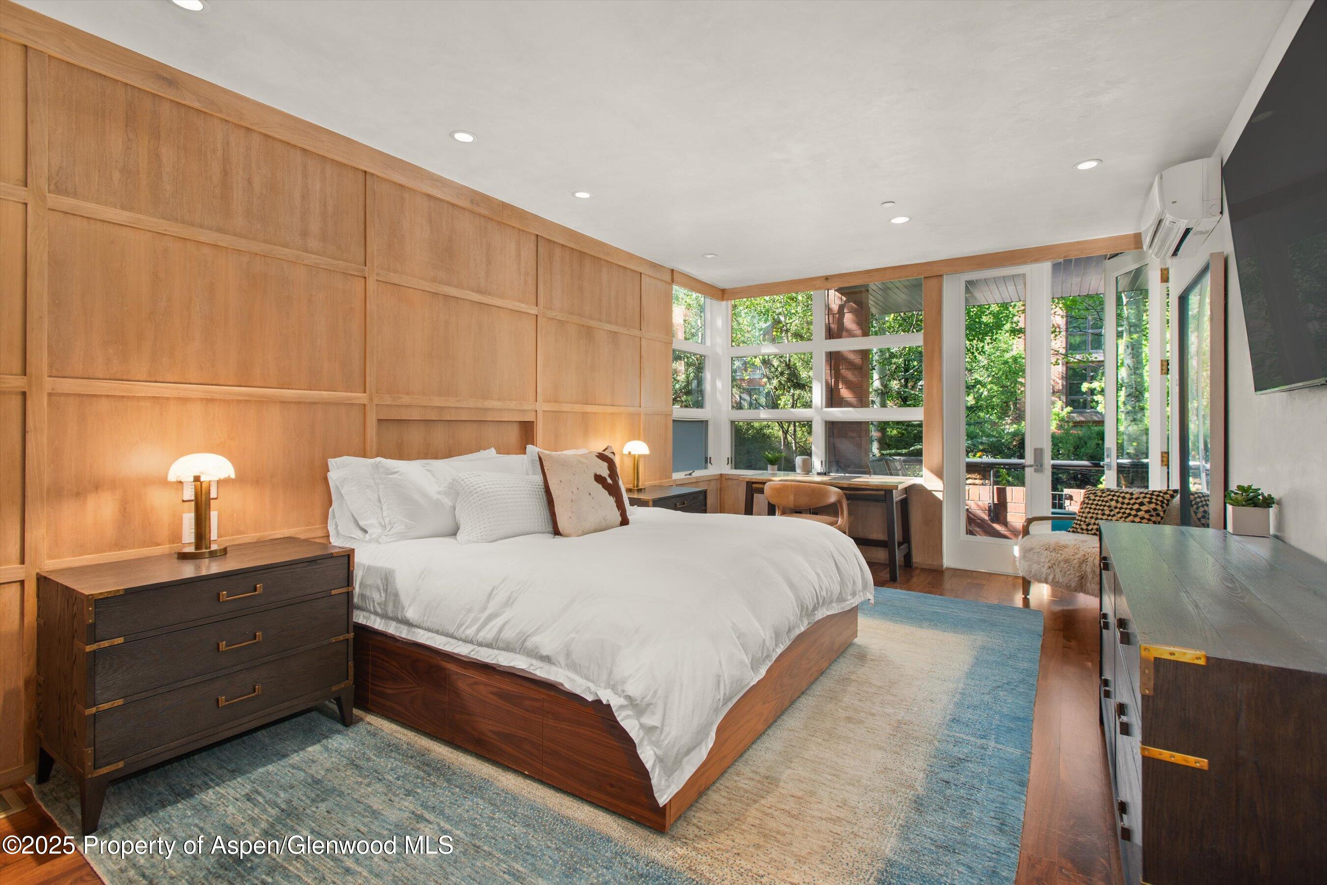 706 E Hyman Avenue 706