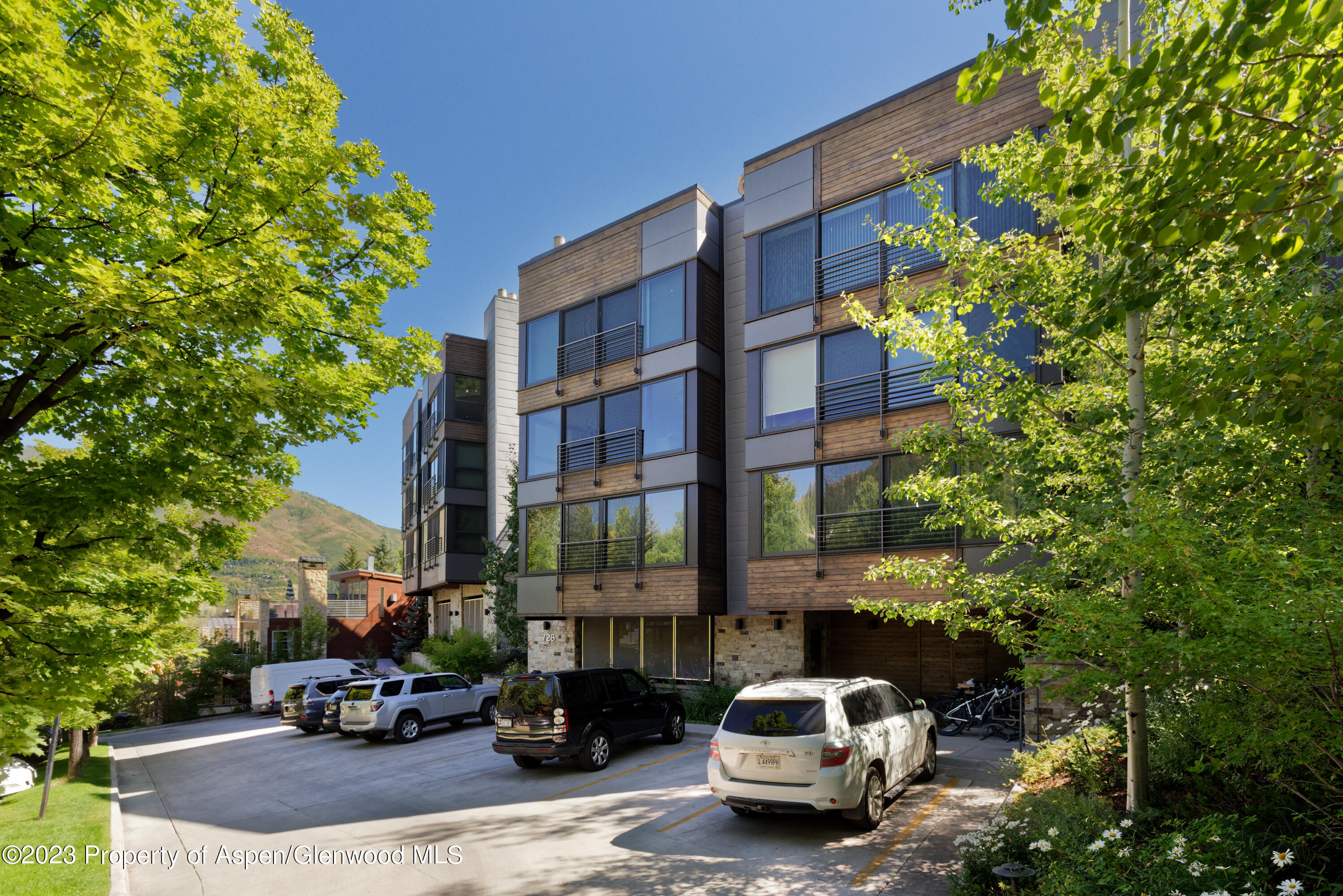 728 S Galena Street B201