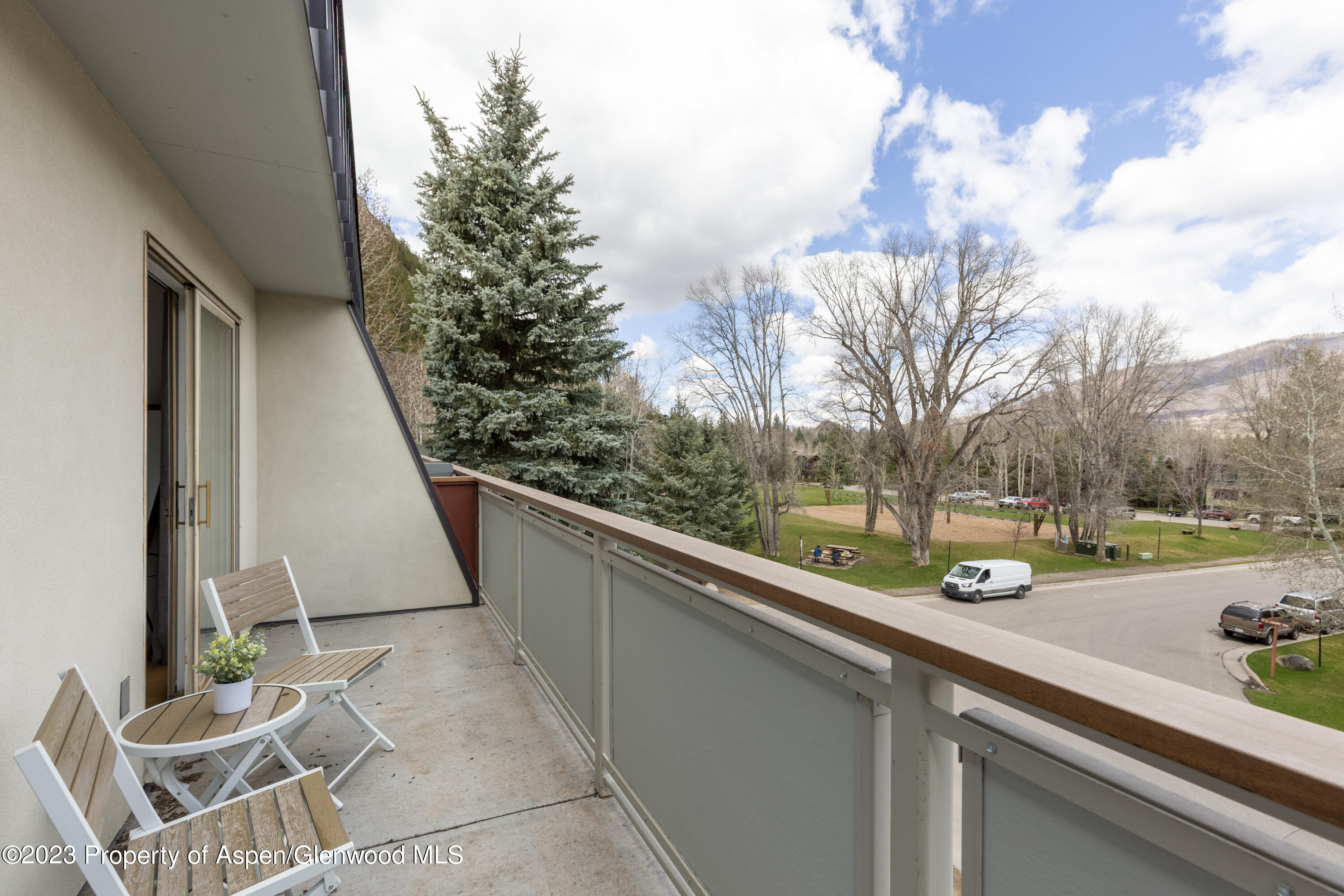 100 E Dean Street, 3D