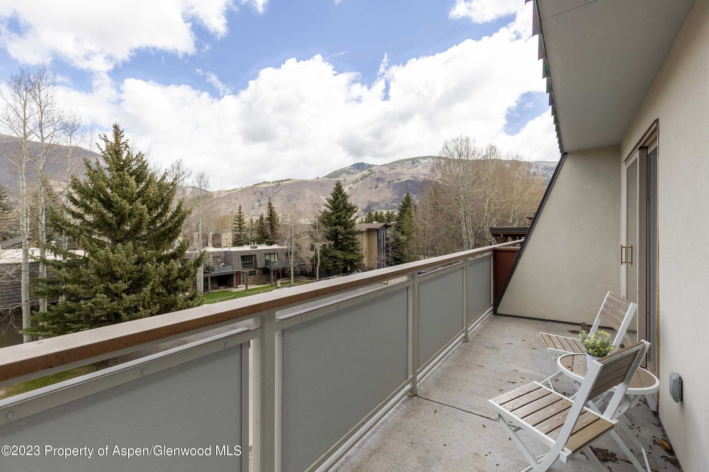 100 E Dean Street, 3D