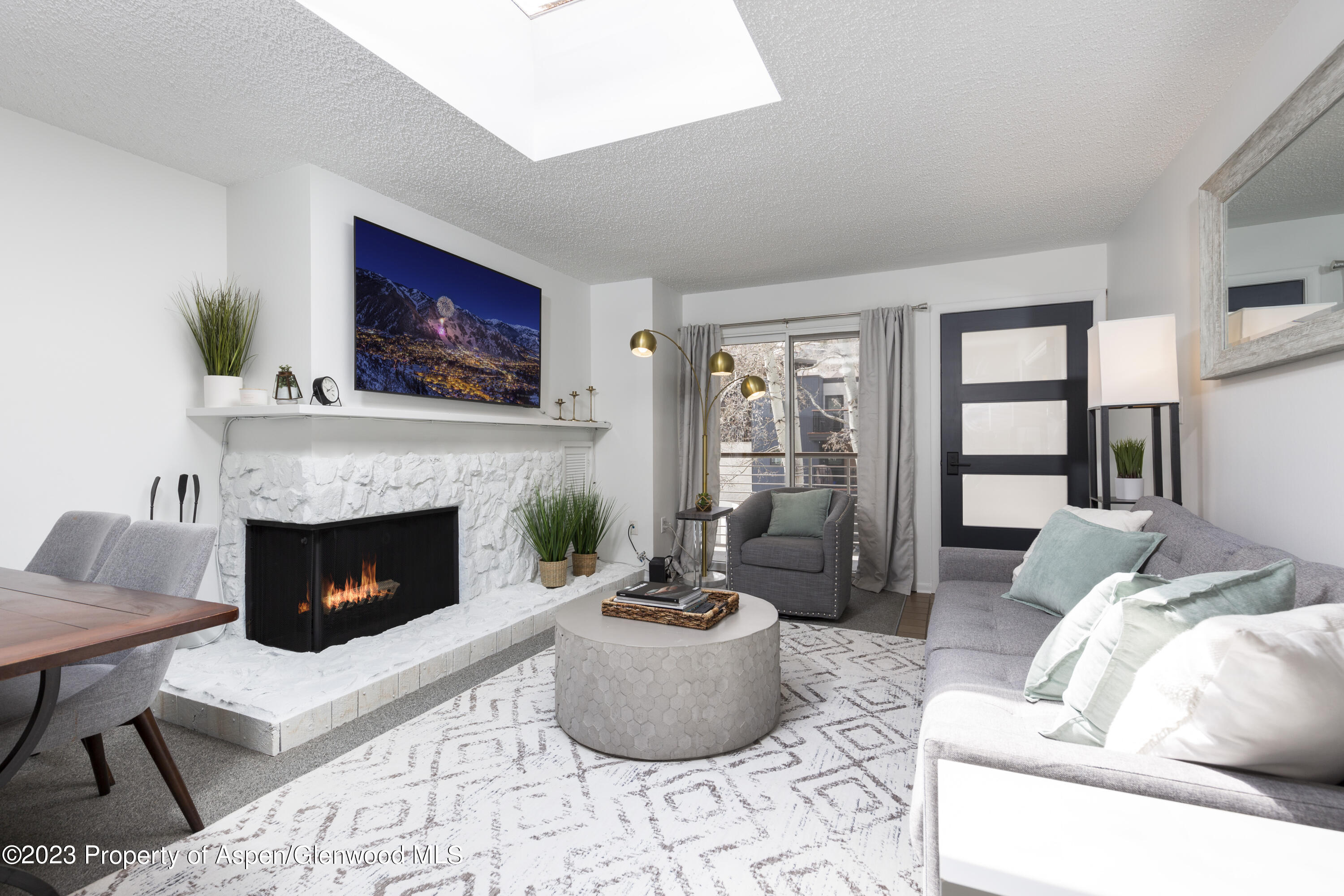 100 E Dean Street, 3D