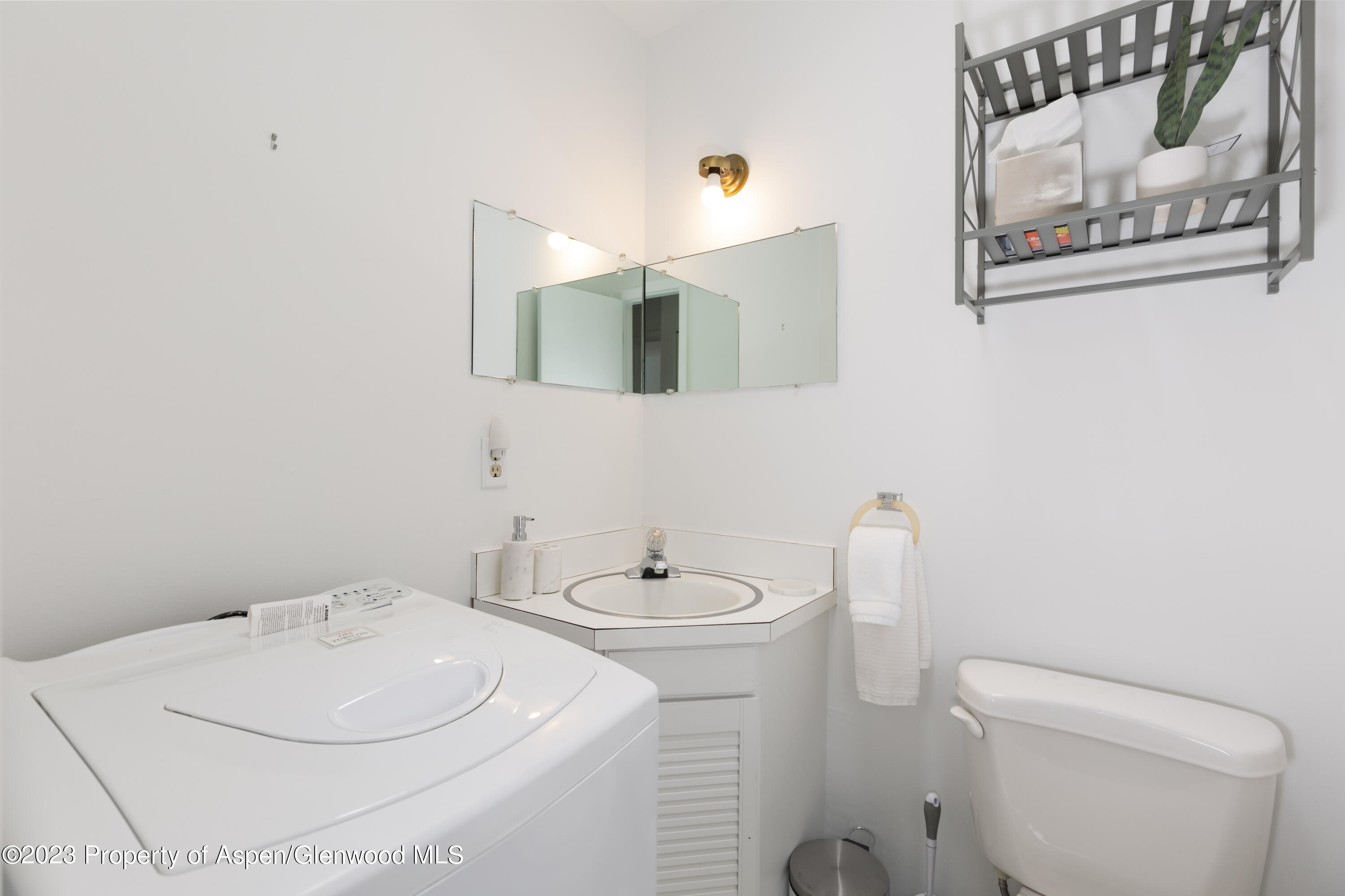 100 E Dean Street, 3D