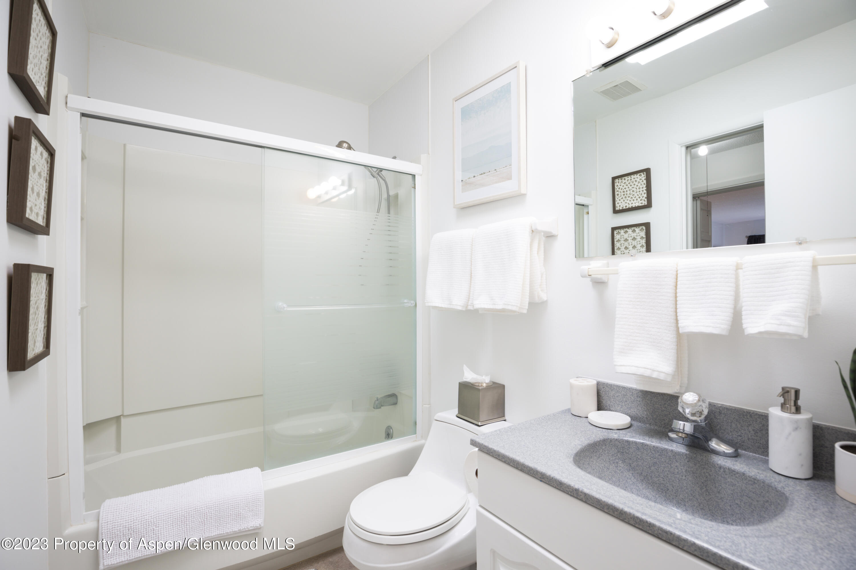 100 E Dean Street, 3D