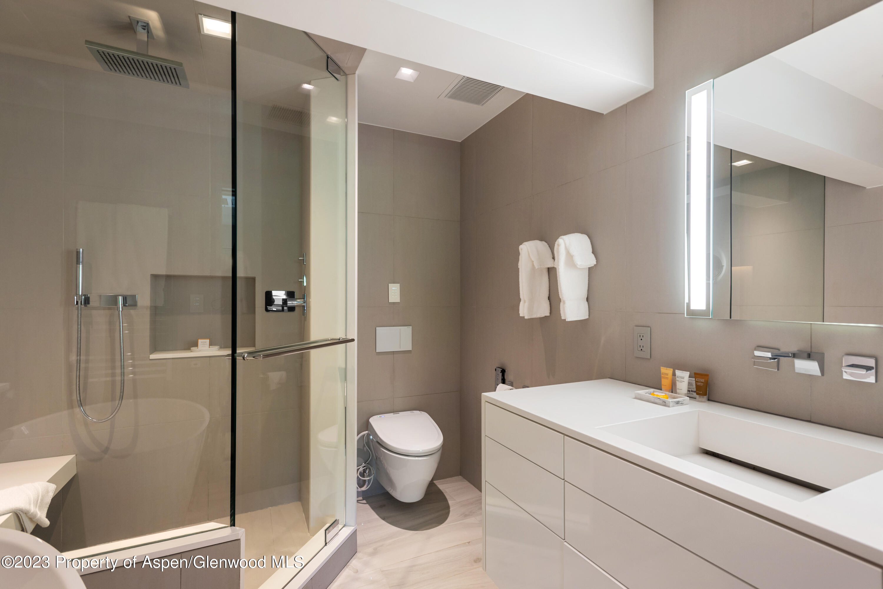 555 E Durant Avenue 2L