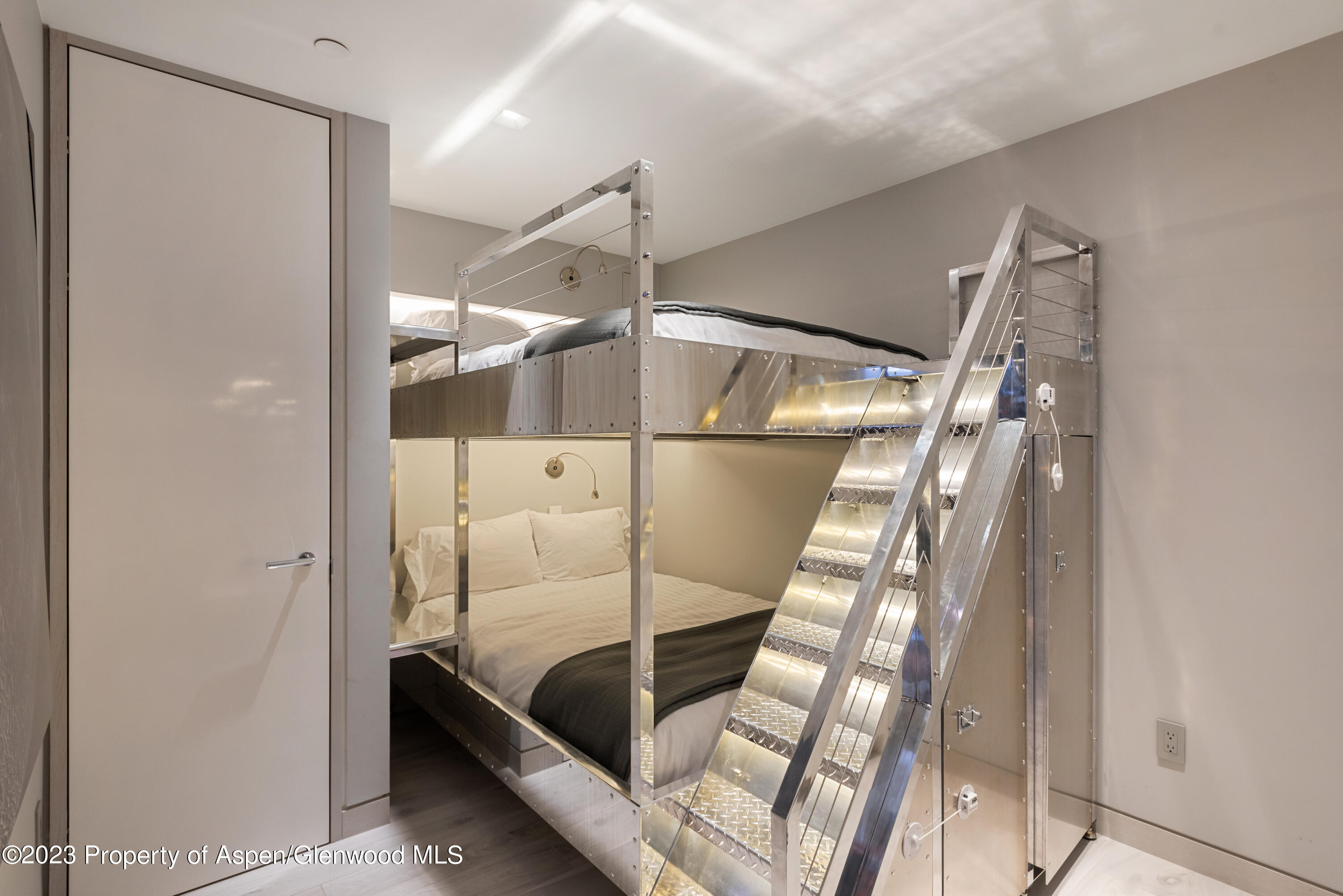 555 E Durant Avenue 2L