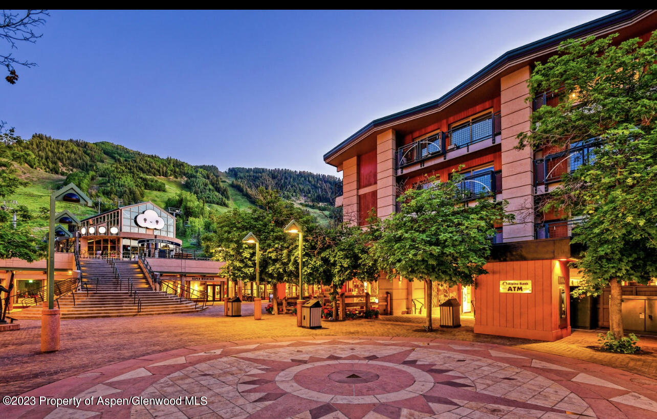 555 E Durant Avenue 2L