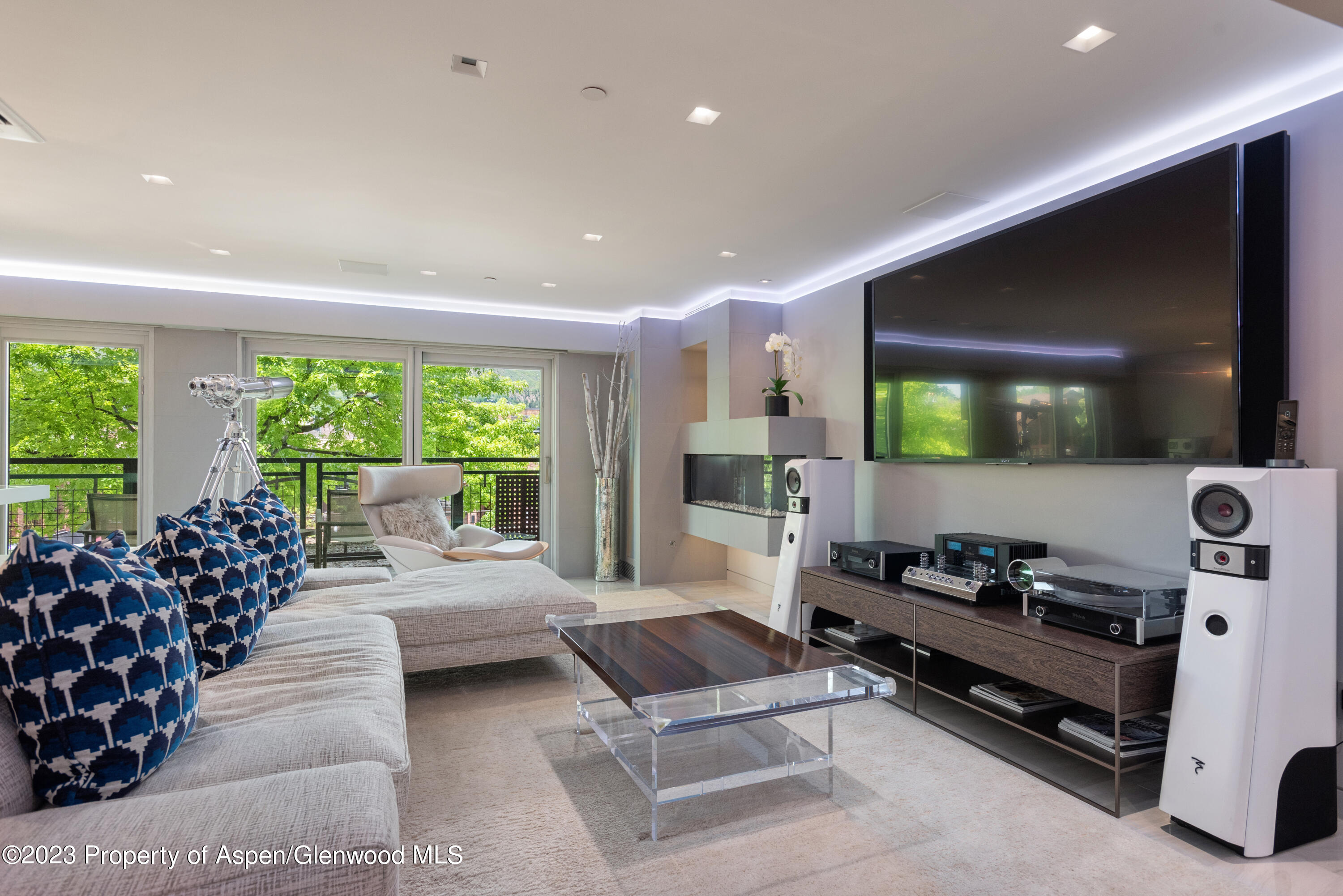 555 E Durant Avenue 2L