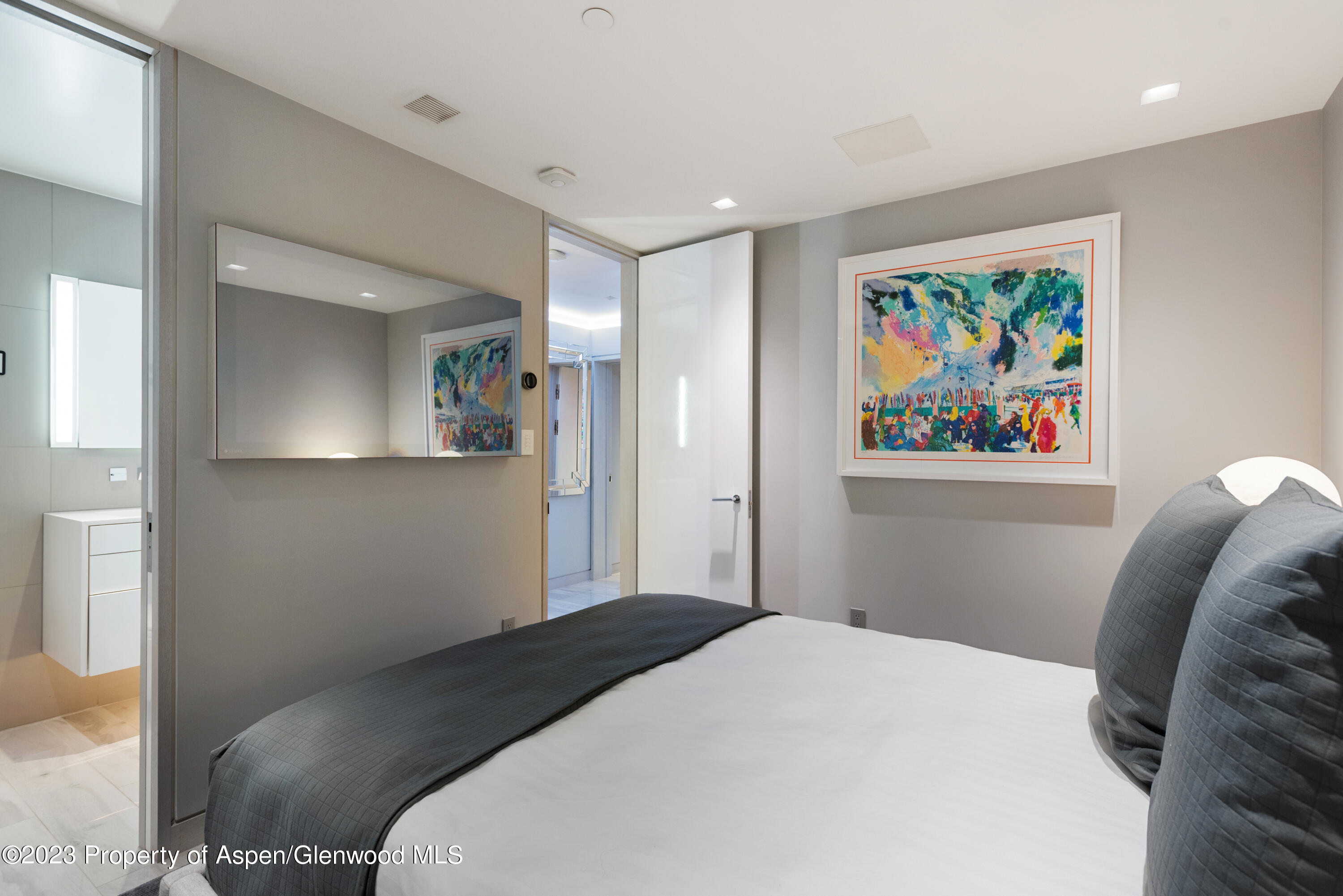 555 E Durant Avenue 2L