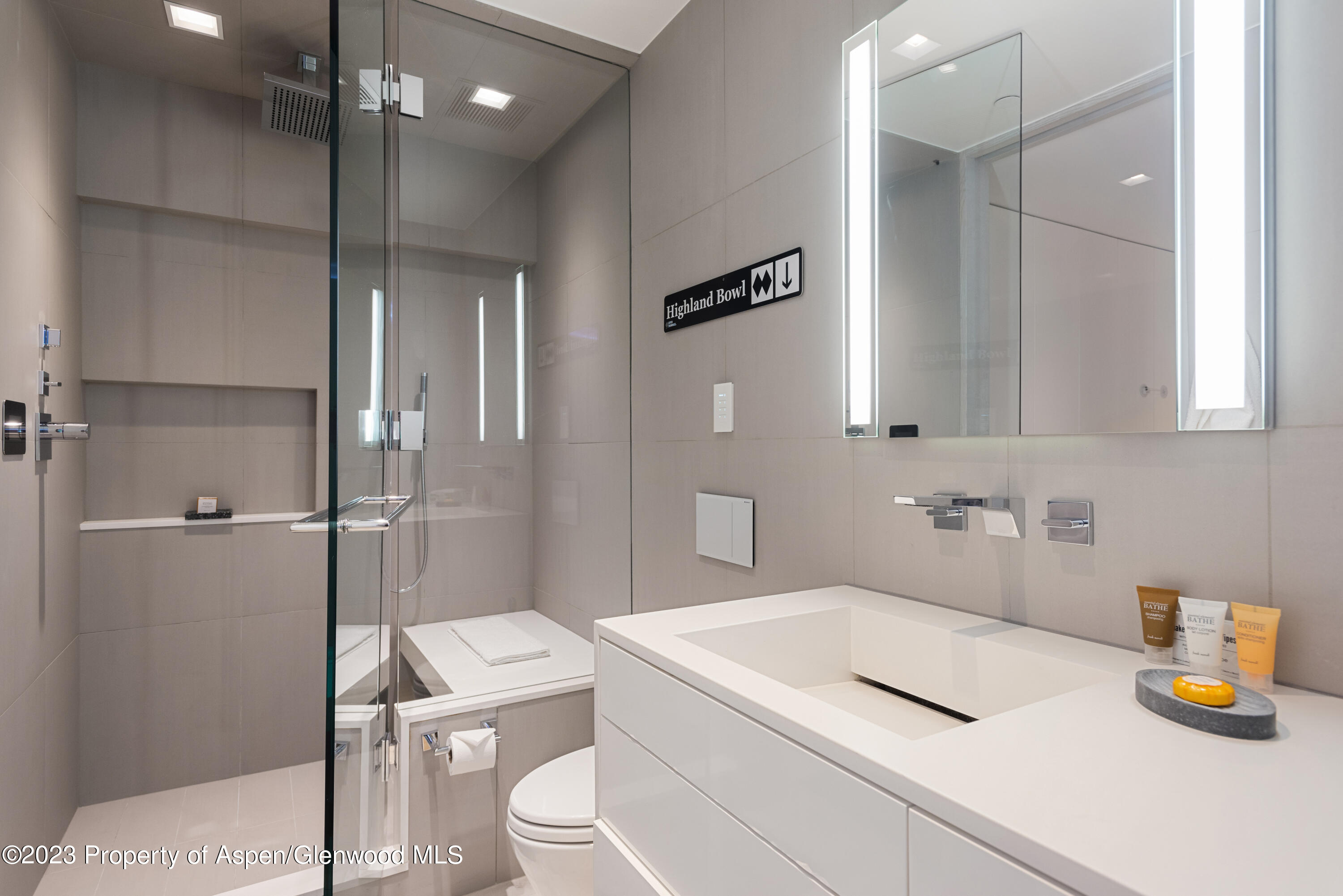 555 E Durant Avenue 2L