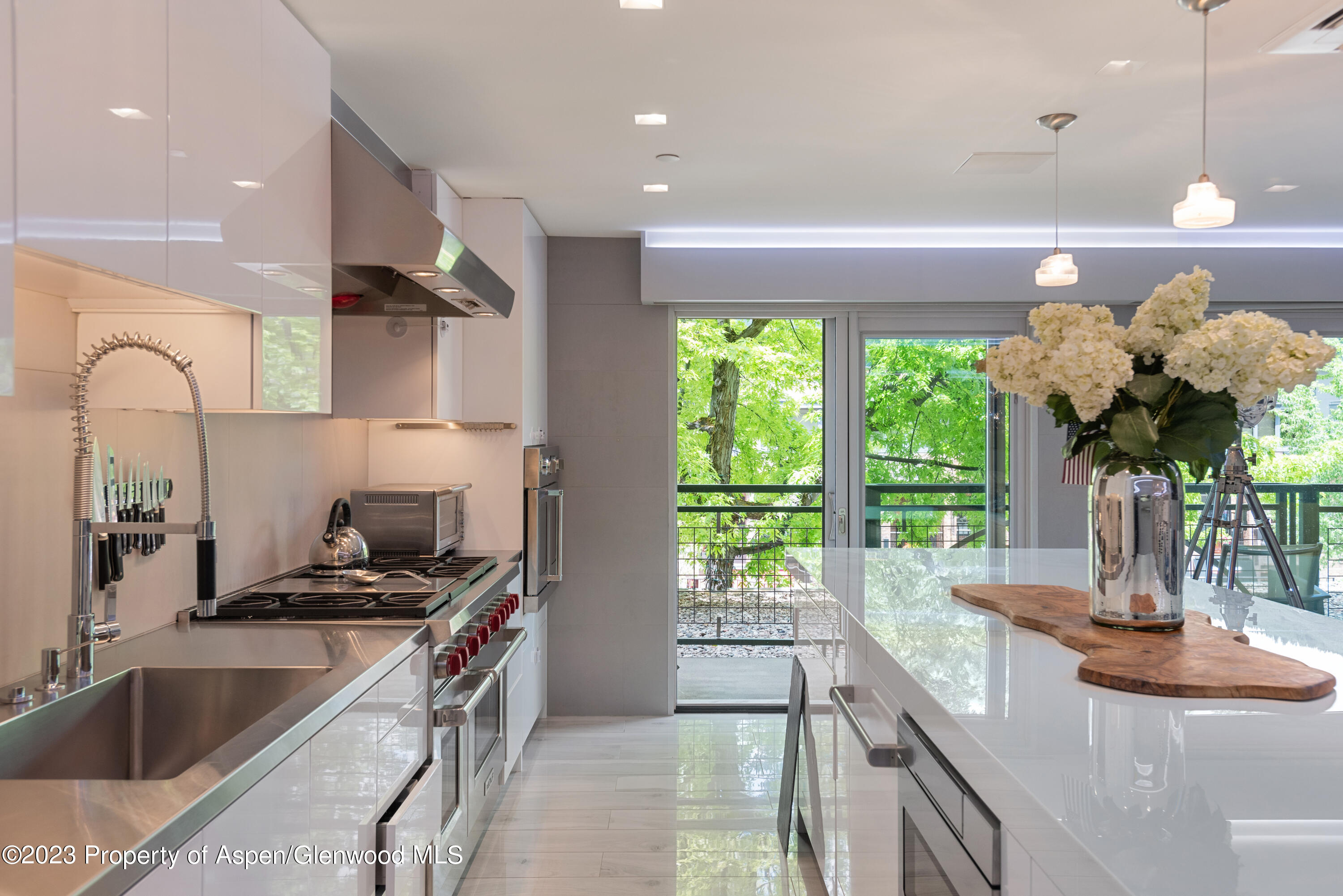 555 E Durant Avenue 2L