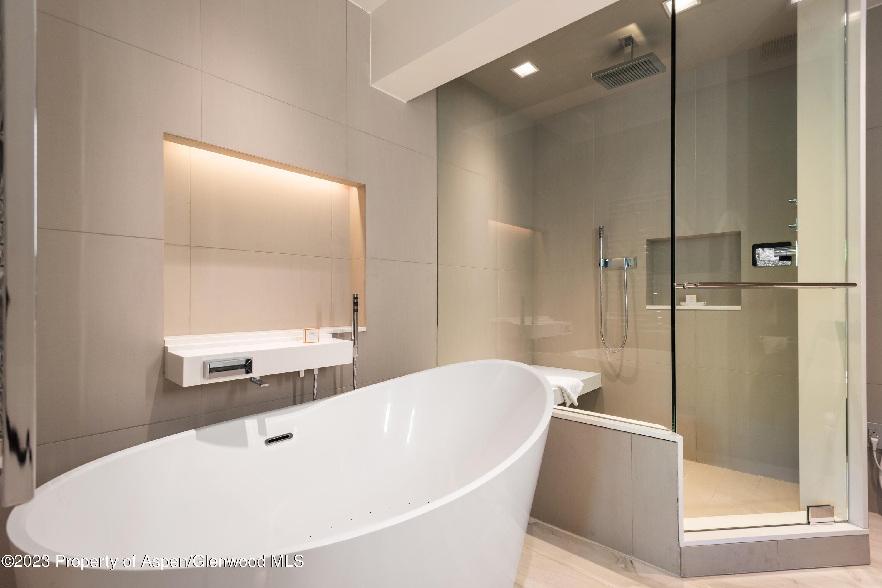 555 E Durant Avenue 2L