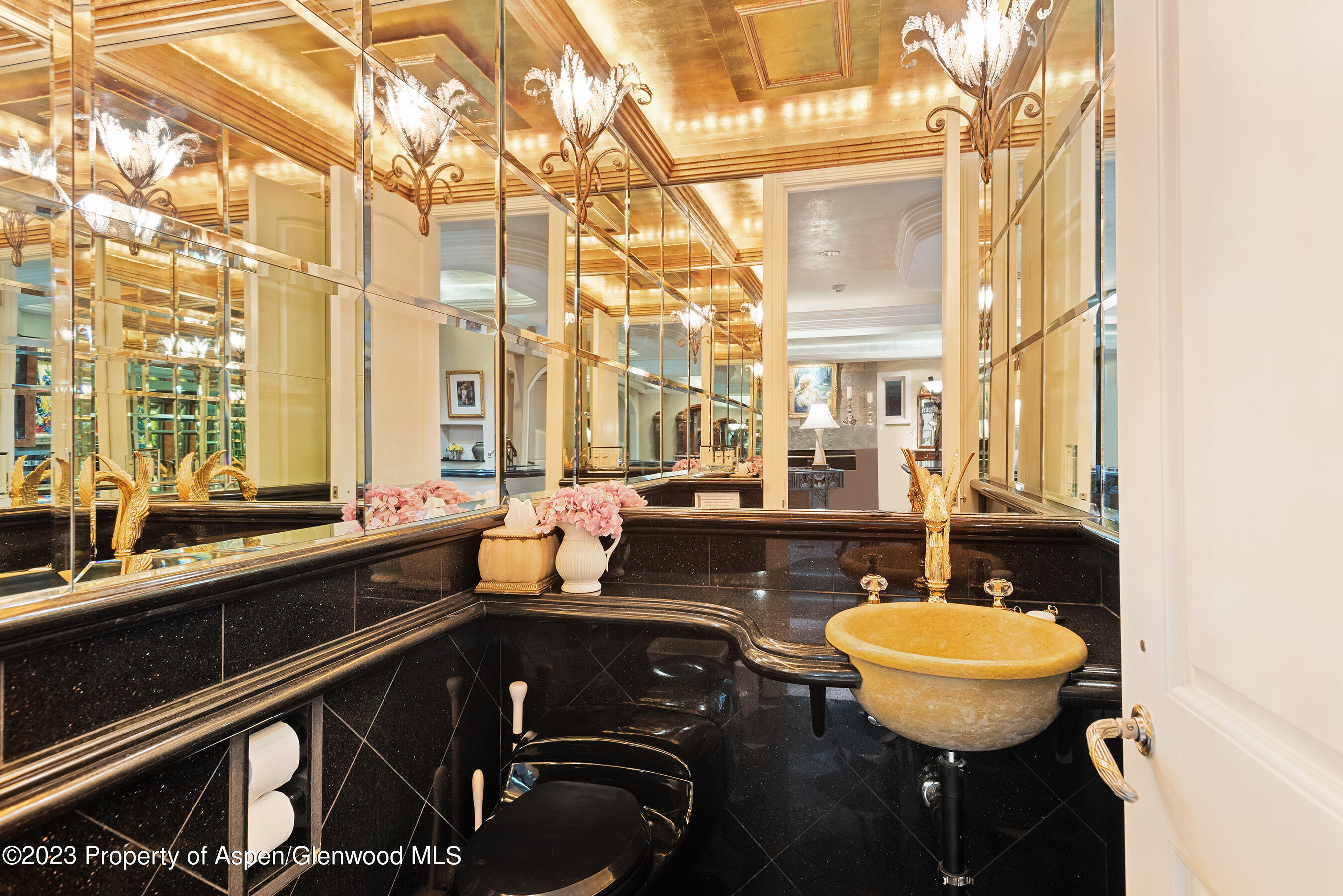 101 W Francis Street