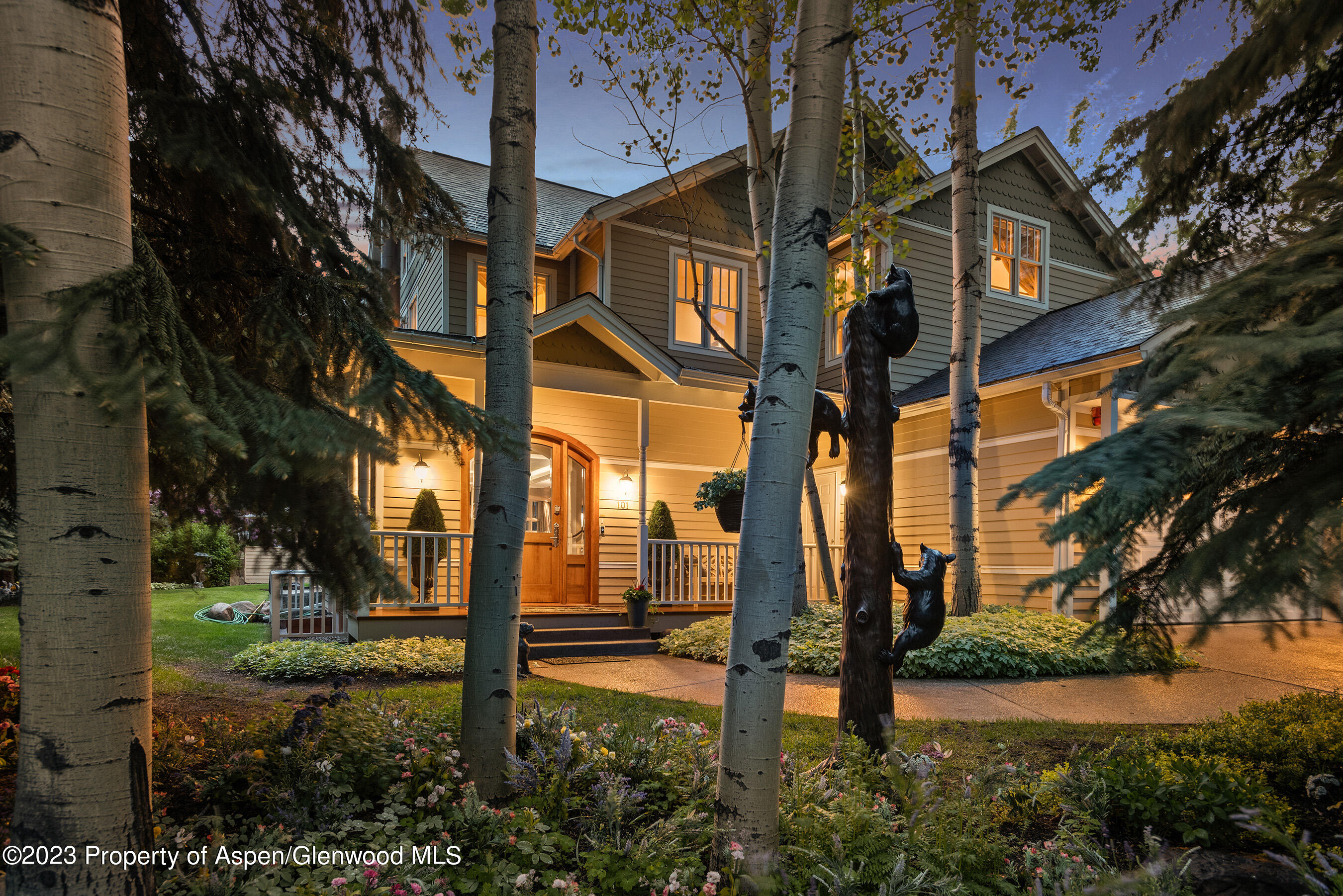 101 W Francis Street