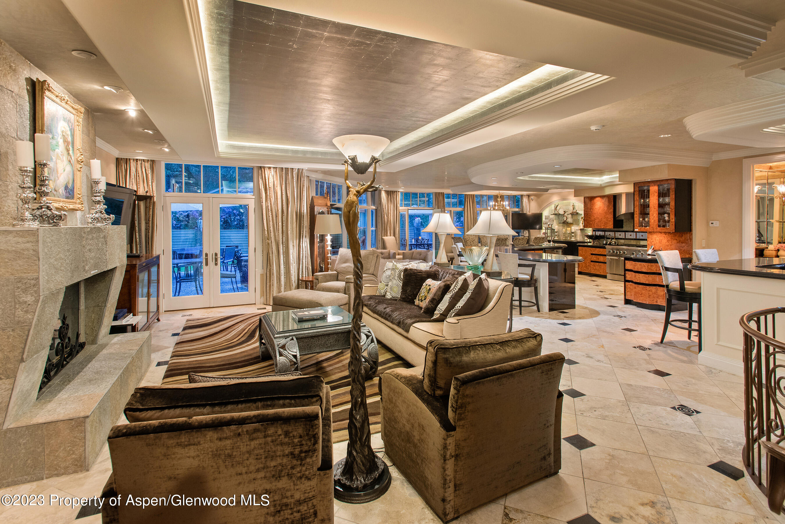 101 W Francis Street