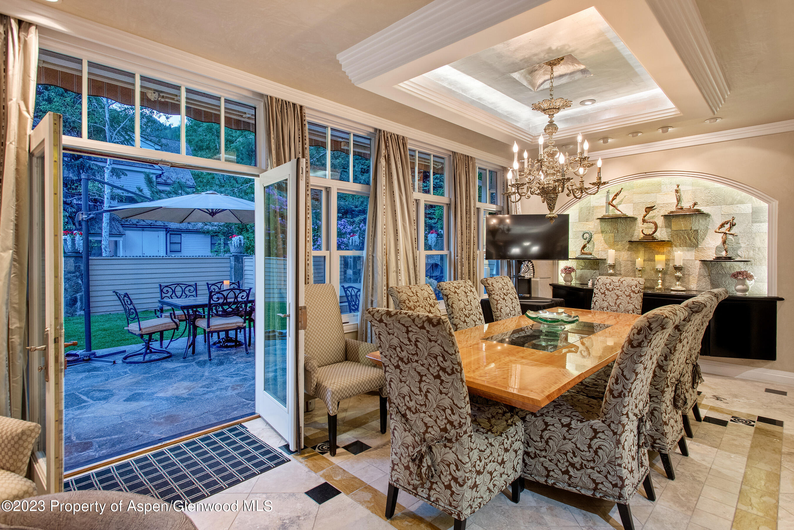 101 W Francis Street