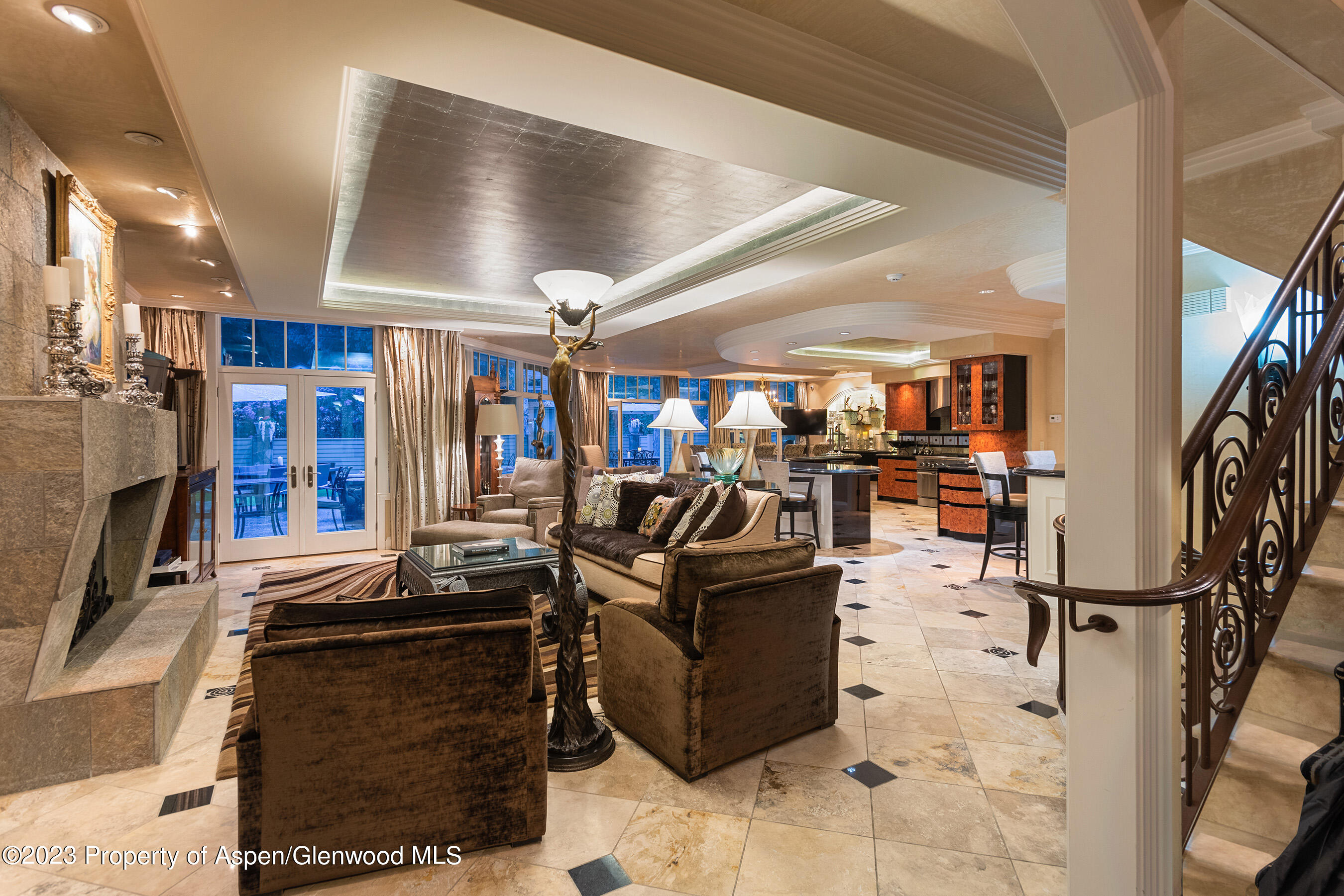 101 W Francis Street