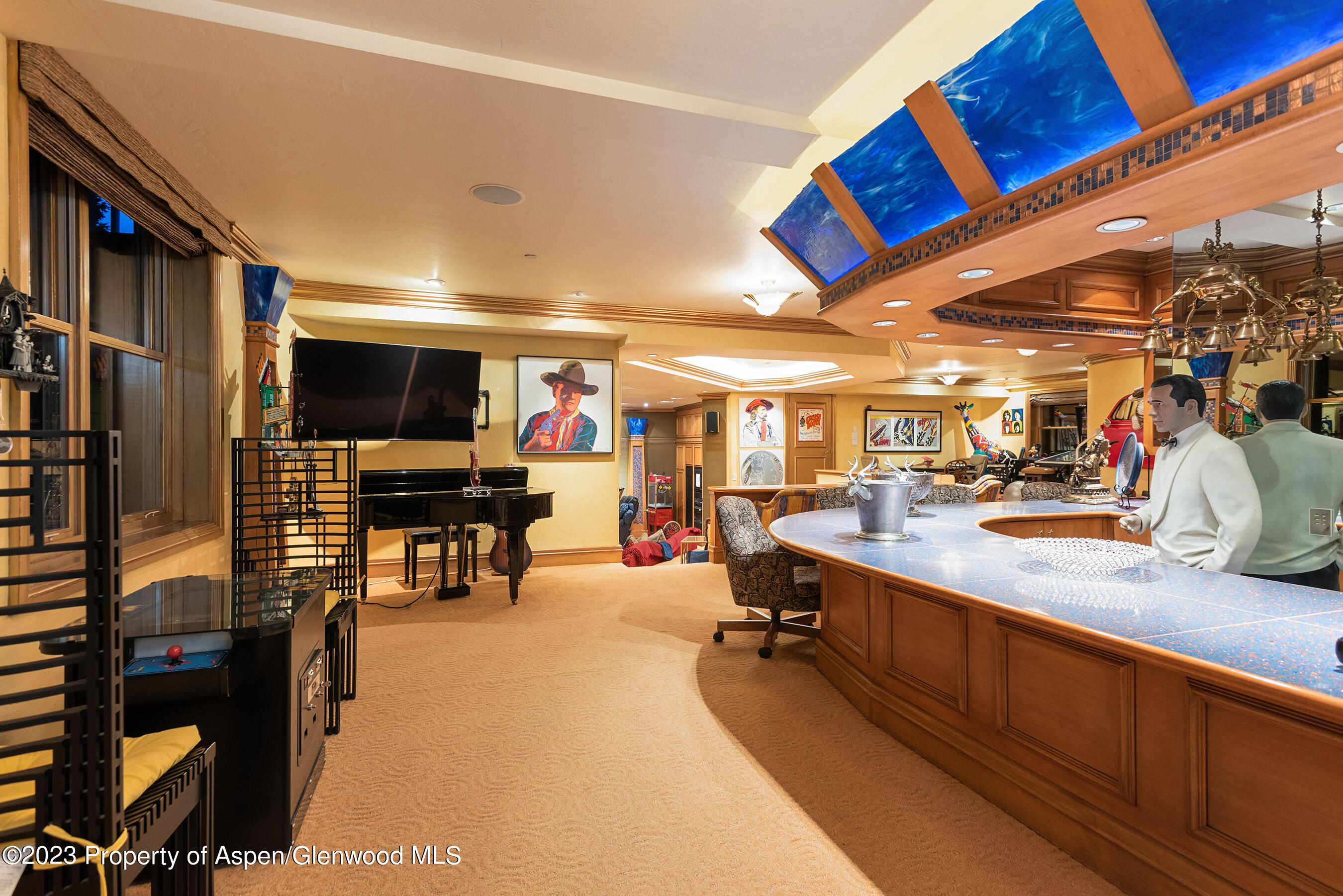 101 W Francis Street