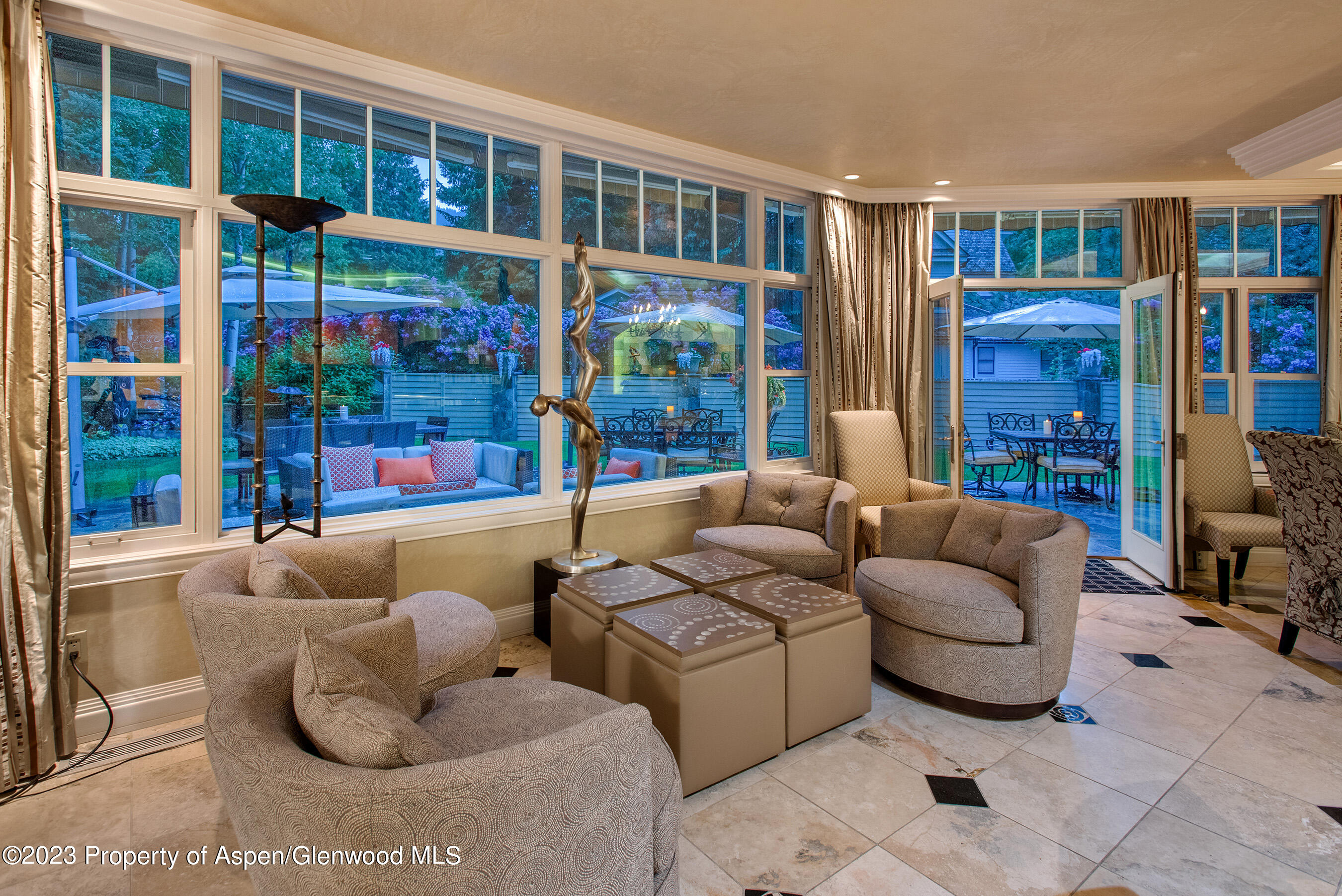 101 W Francis Street