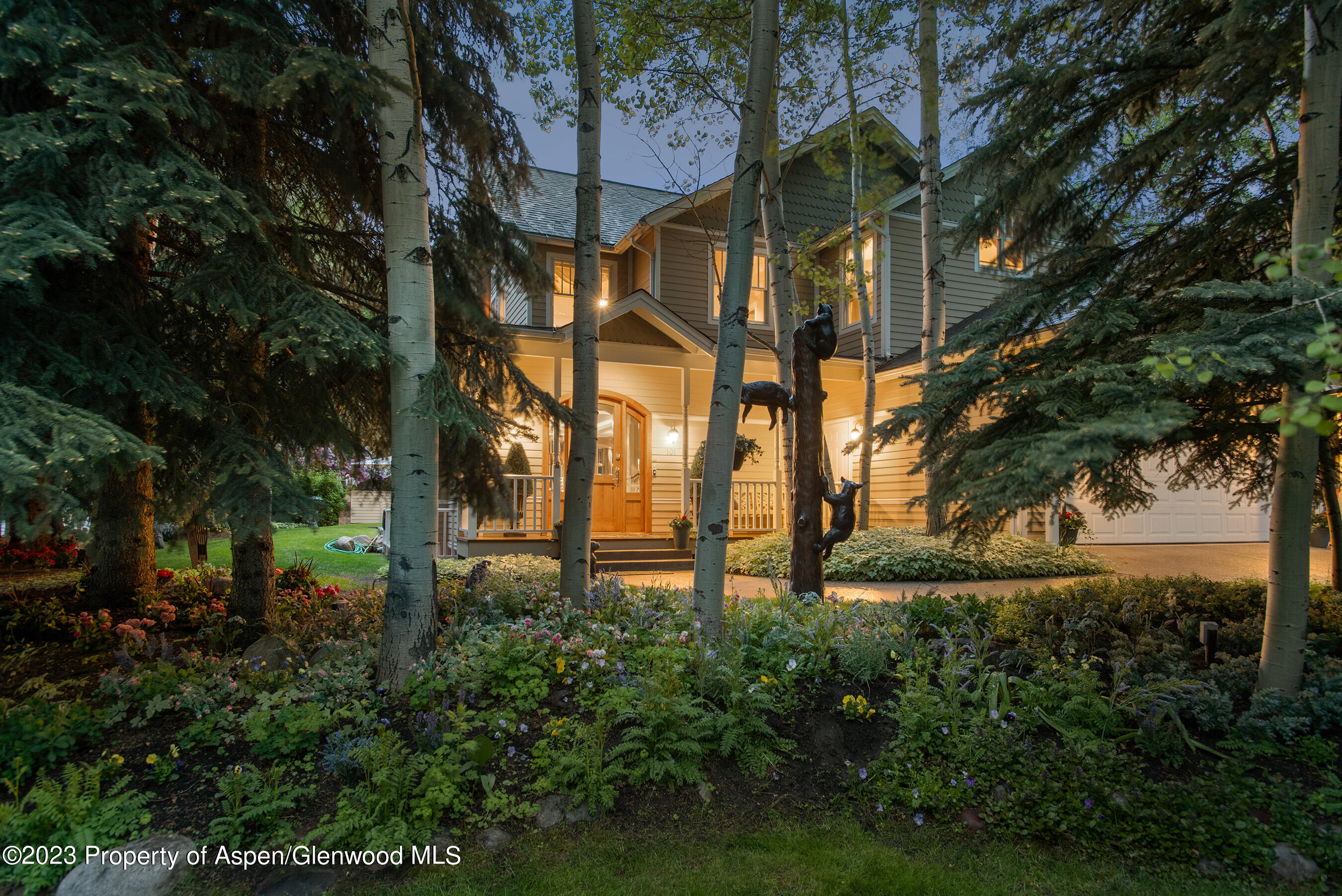 101 W Francis Street