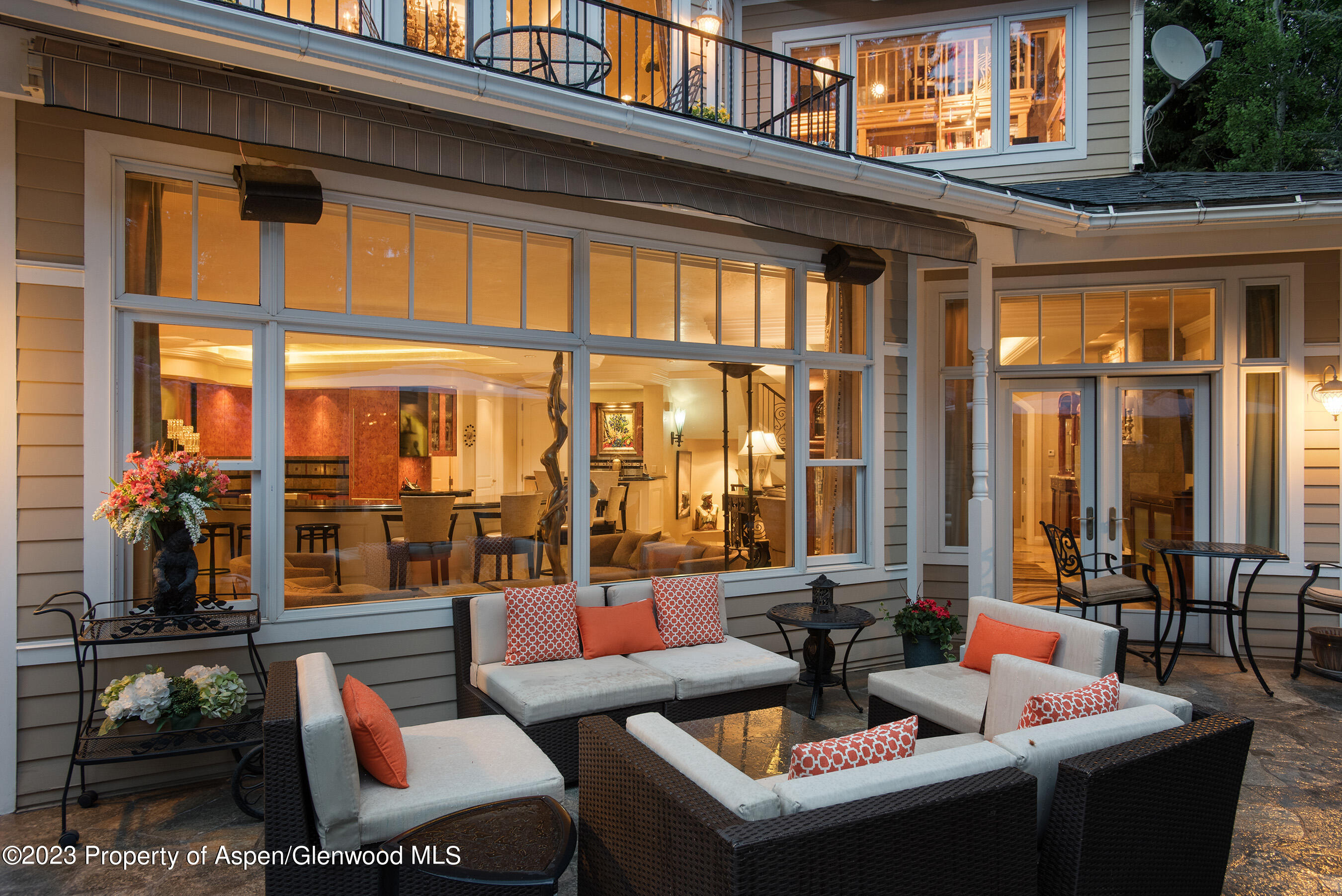 101 W Francis Street