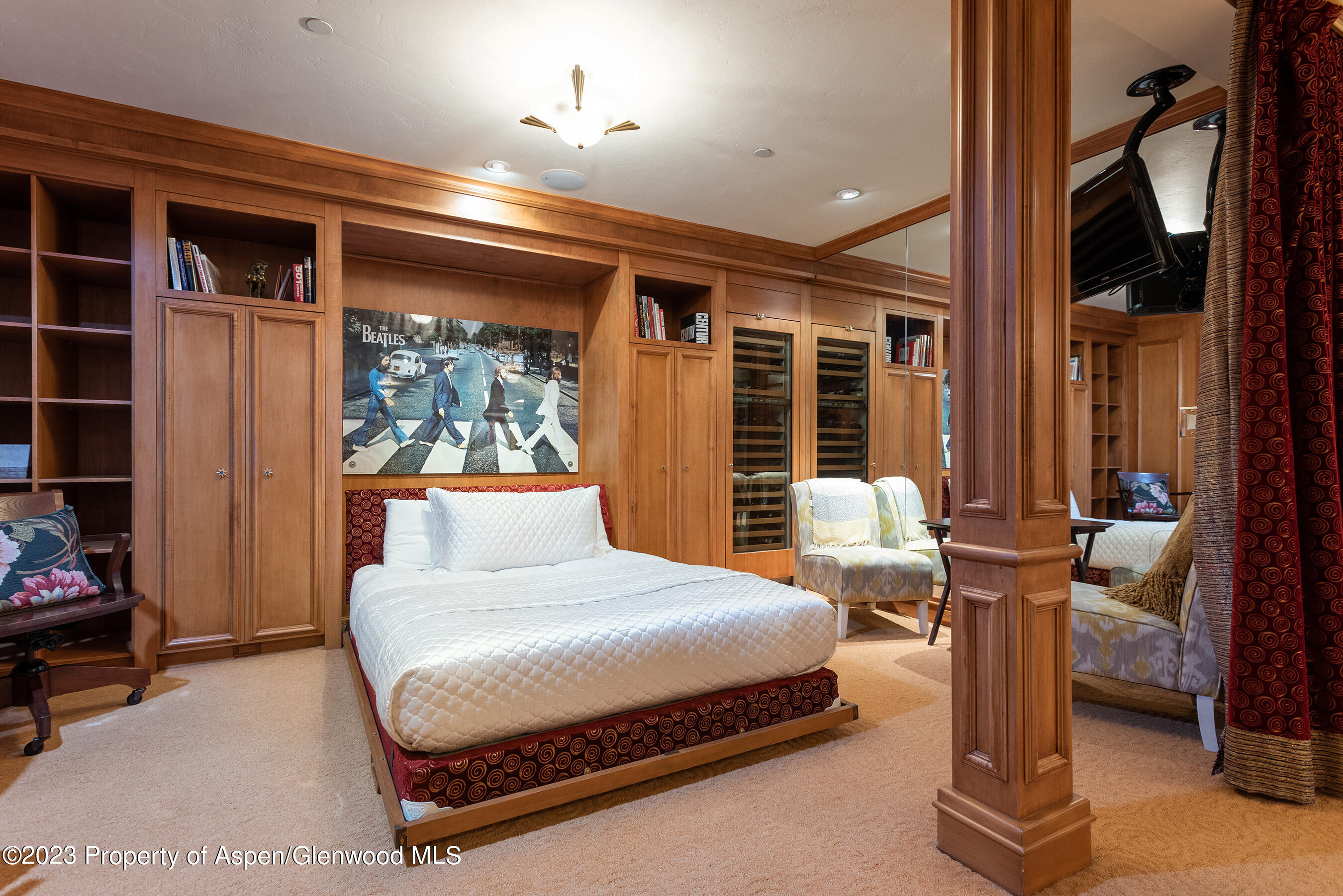 101 W Francis Street