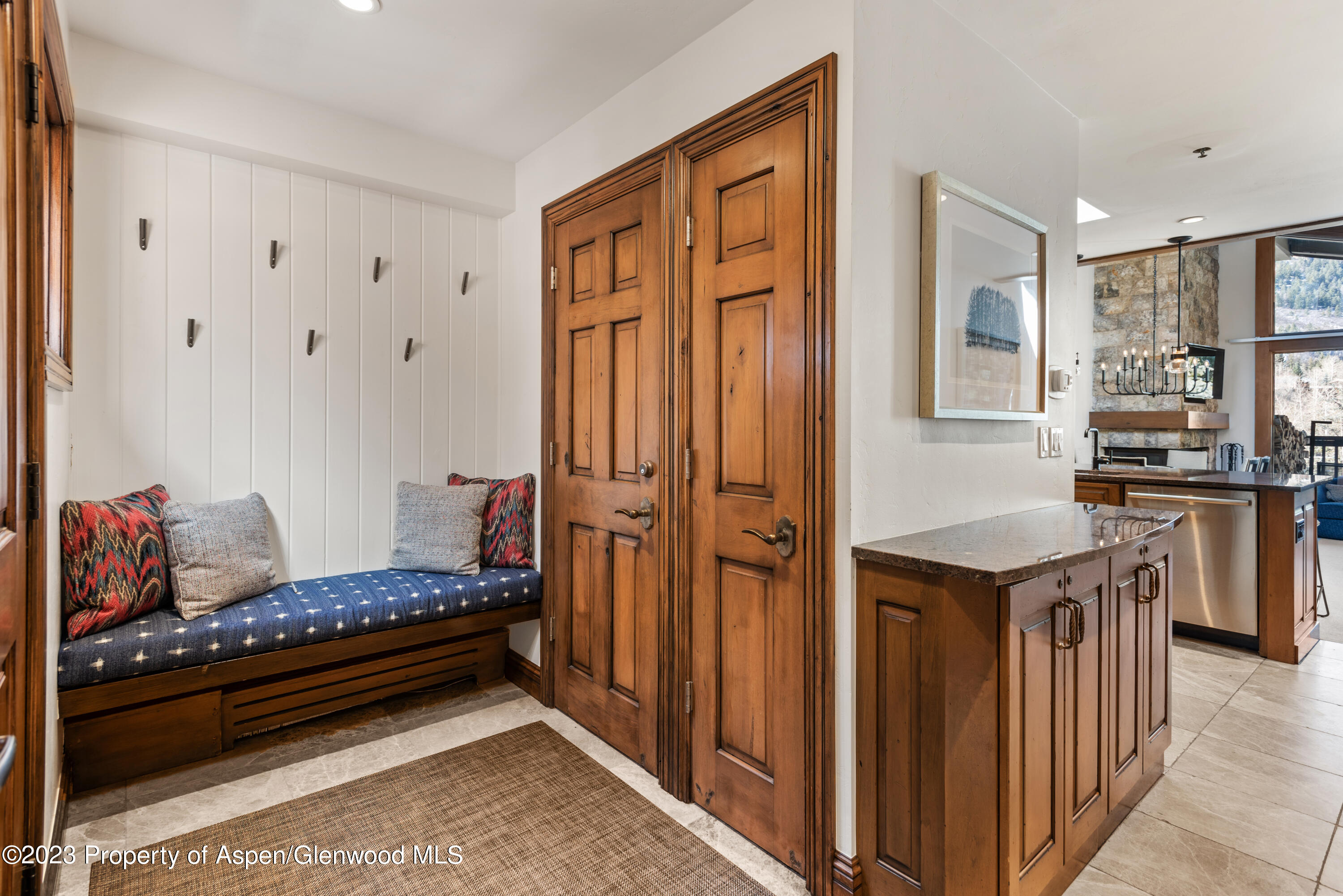 610 S West End Street, H-401