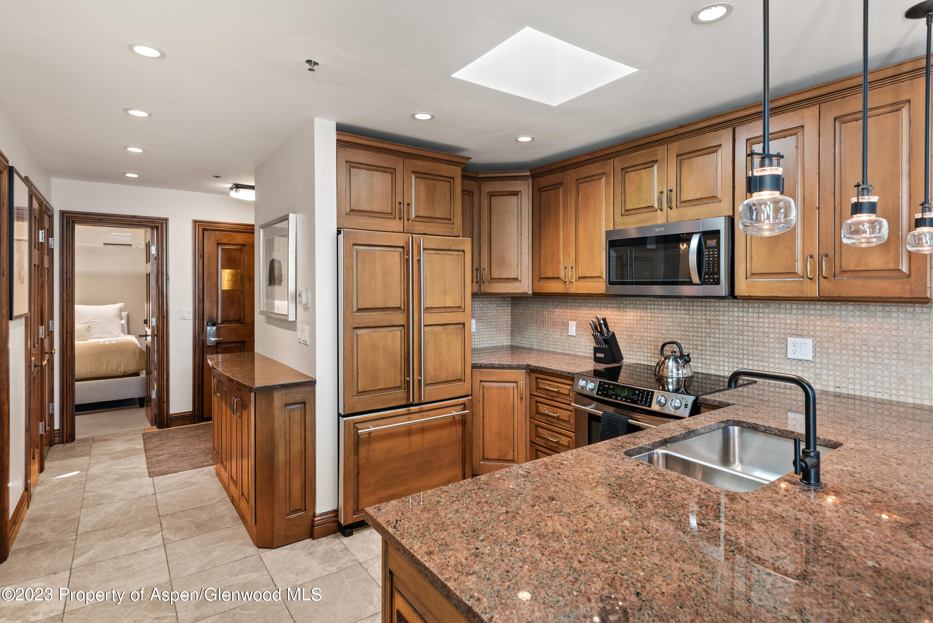 610 S West End Street, H-401