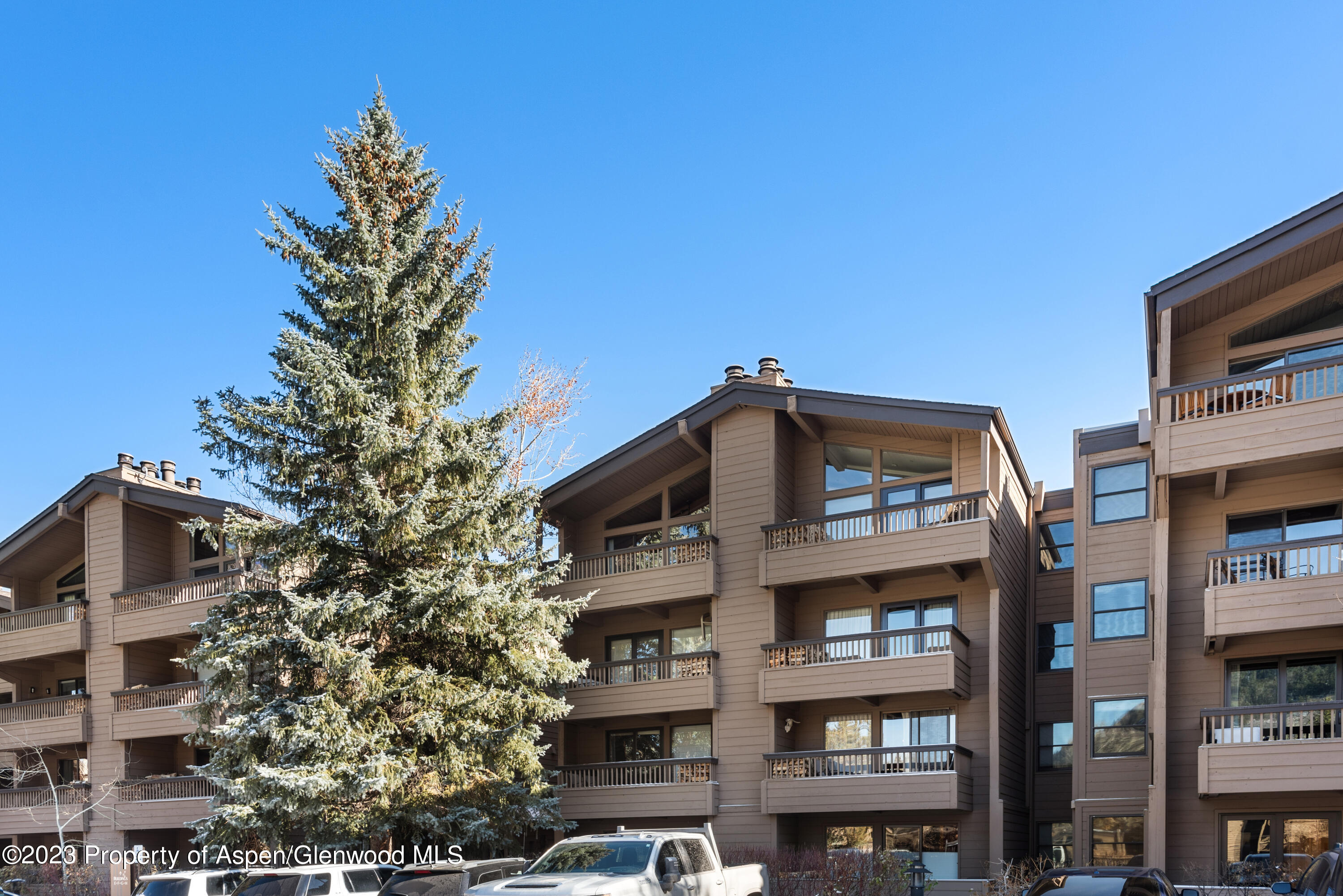 610 S West End Street, H-401