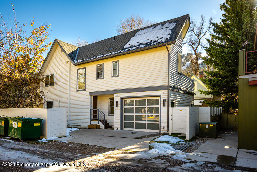 222 W Hopkins Avenue, 6