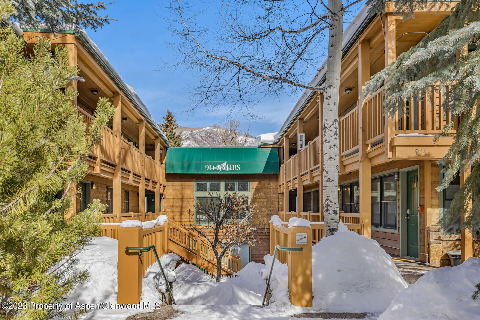 914 WATERS Avenue, 12