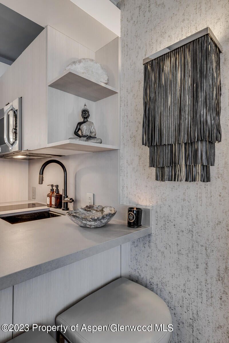 914 WATERS Avenue, 12