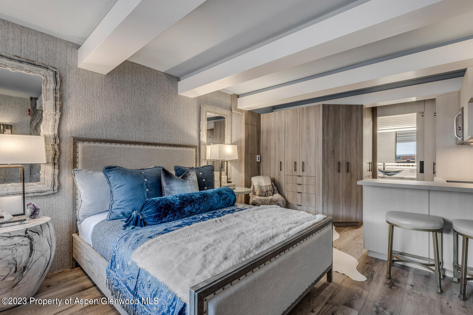 914 WATERS Avenue, 12