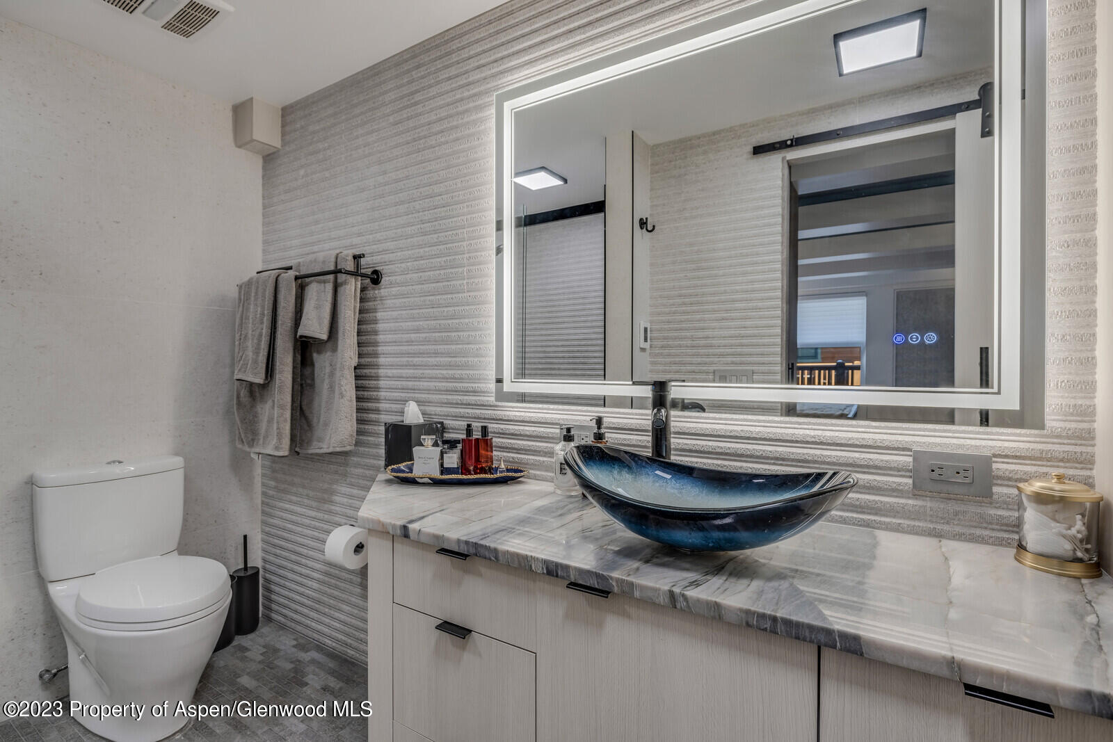 914 WATERS Avenue, 12