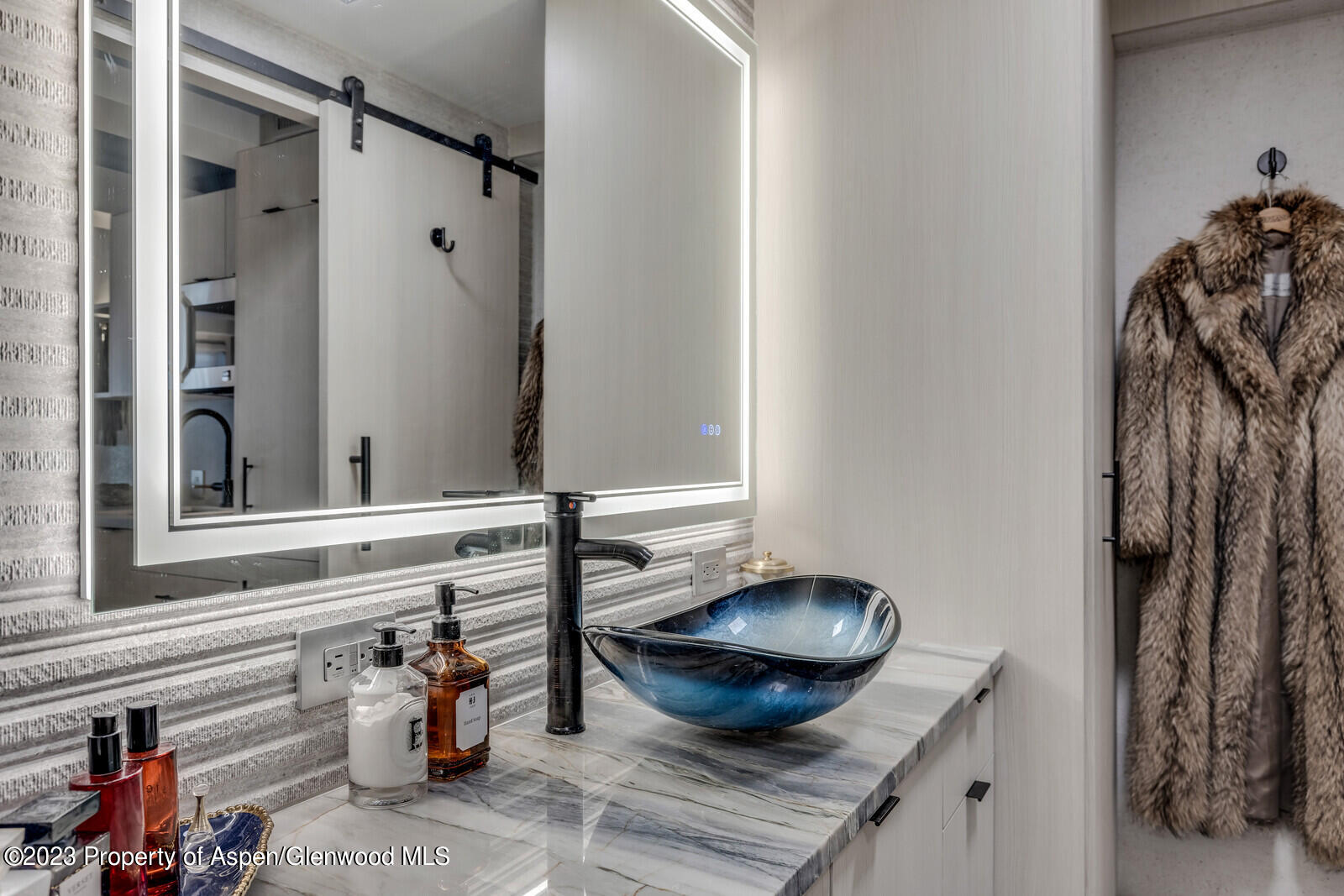 914 WATERS Avenue, 12