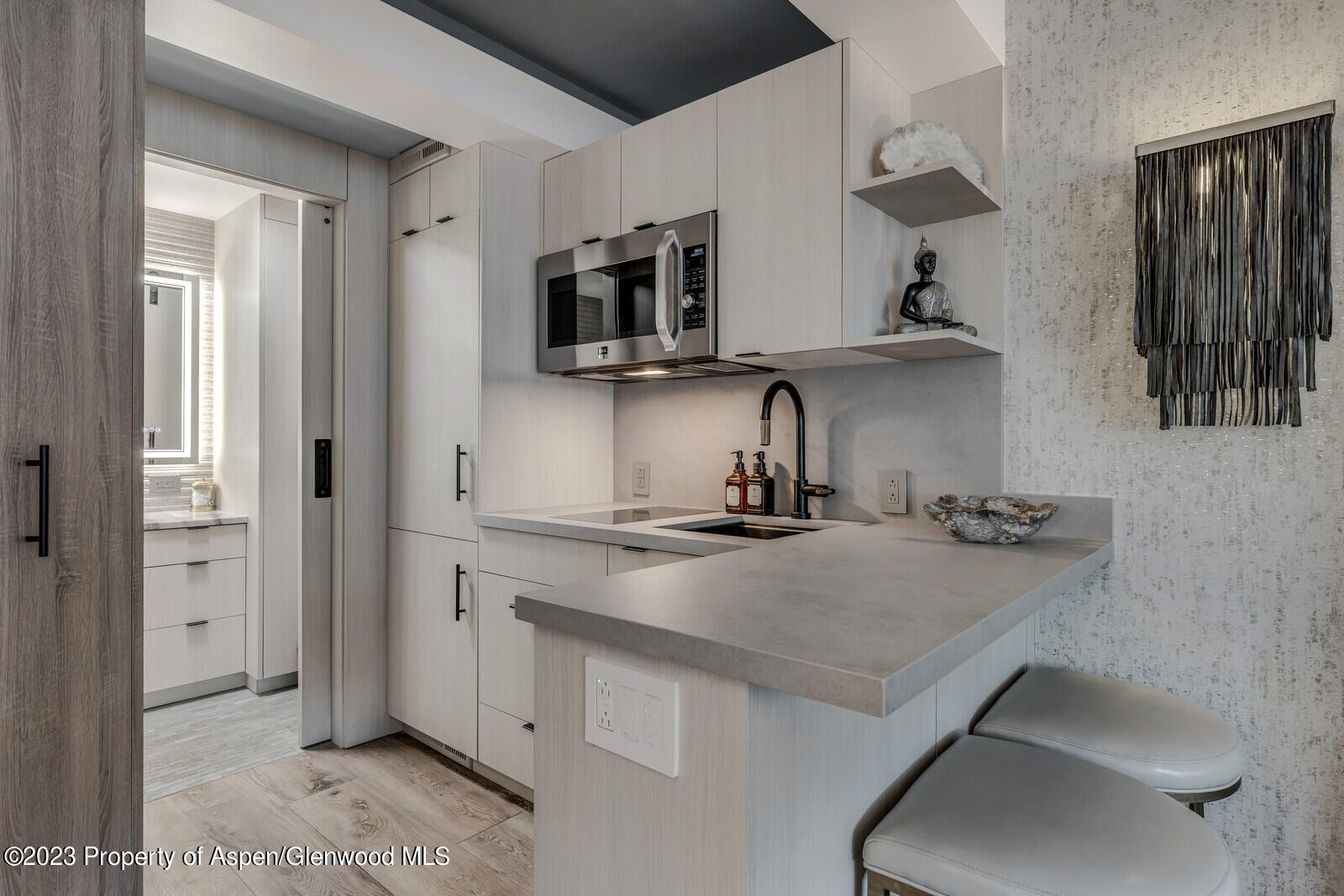 914 WATERS Avenue, 12