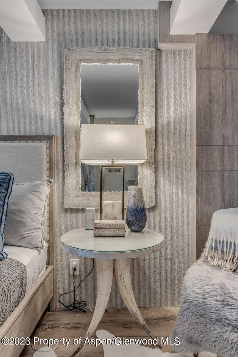 914 WATERS Avenue, 12