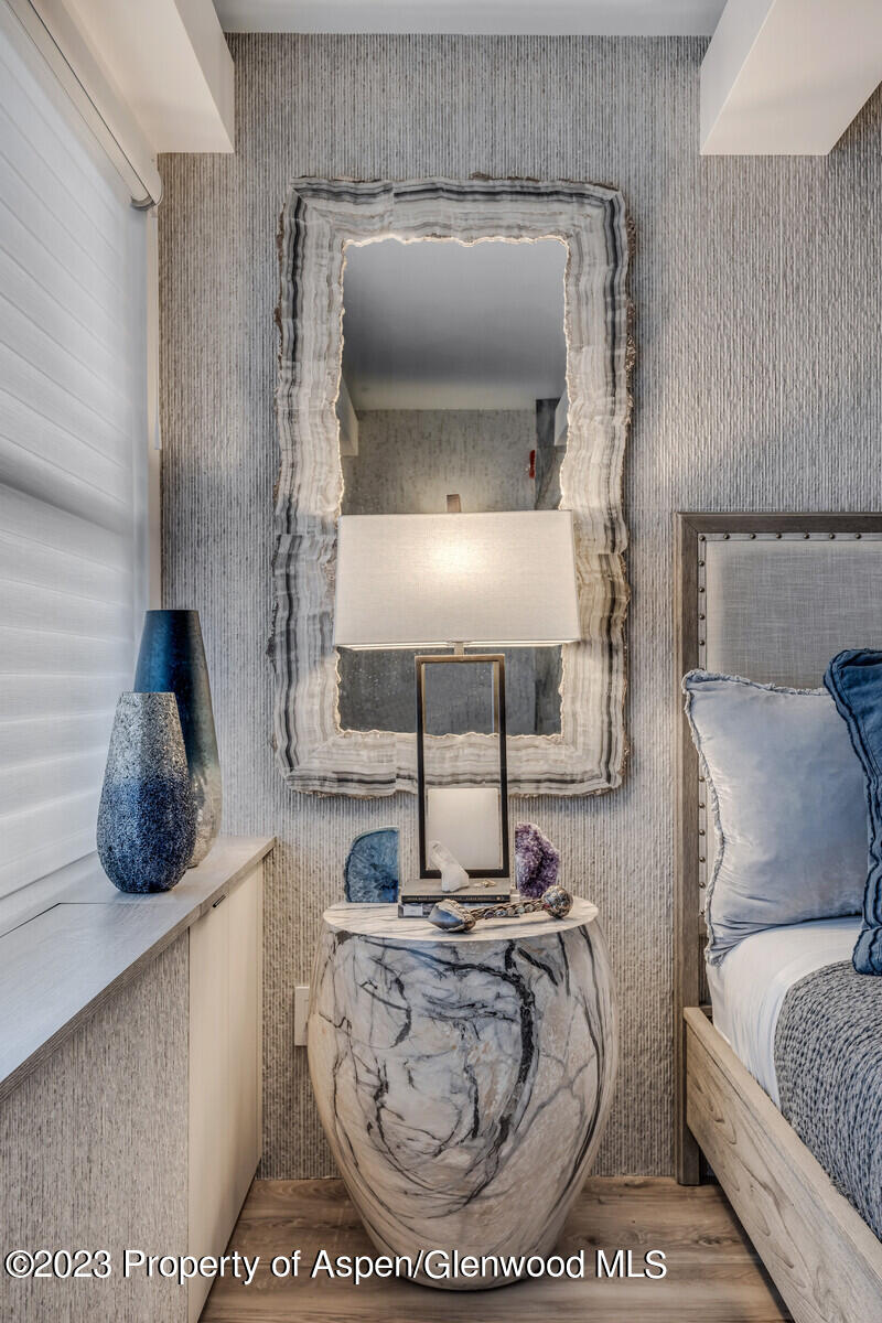 914 WATERS Avenue, 12