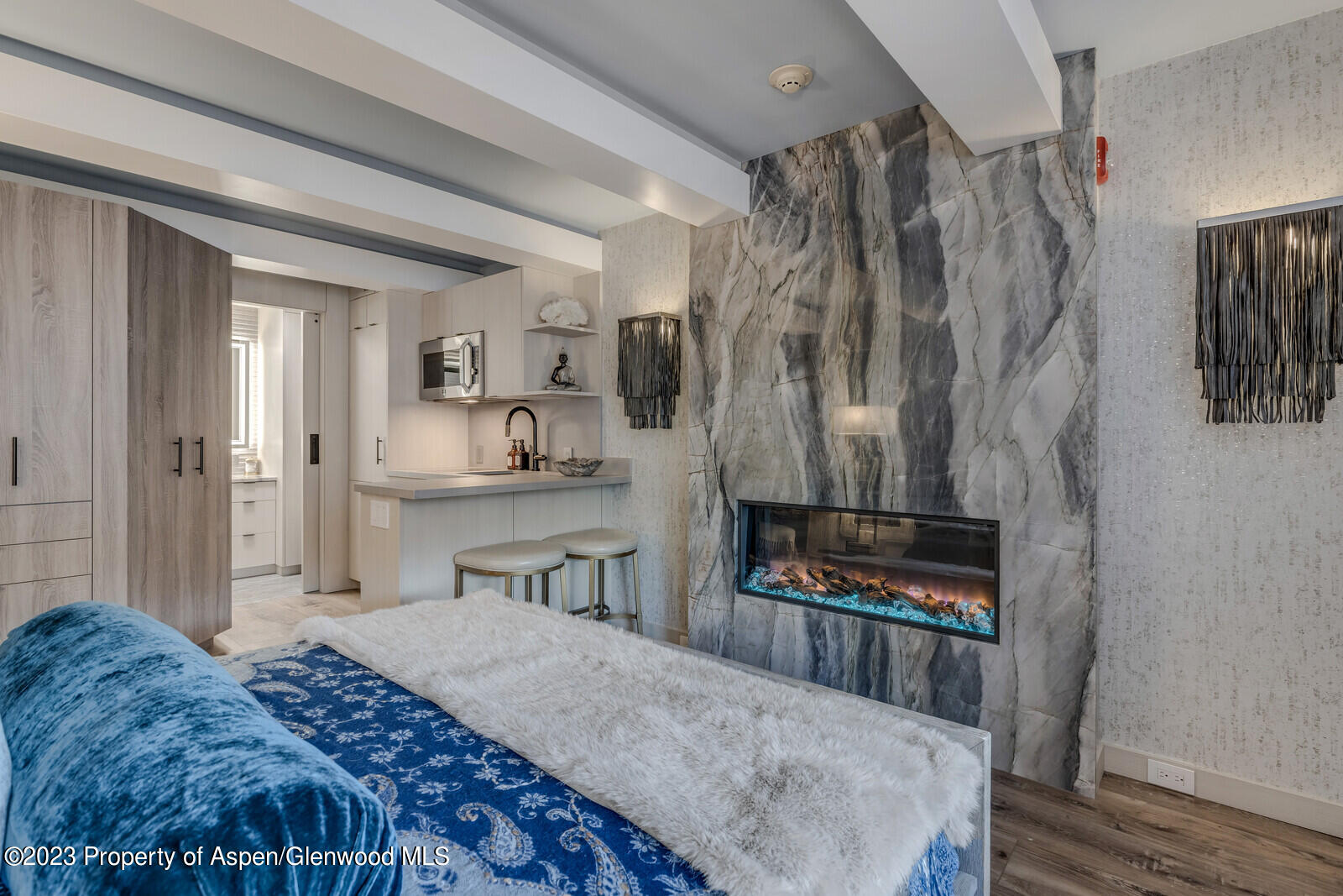 914 WATERS Avenue, 12